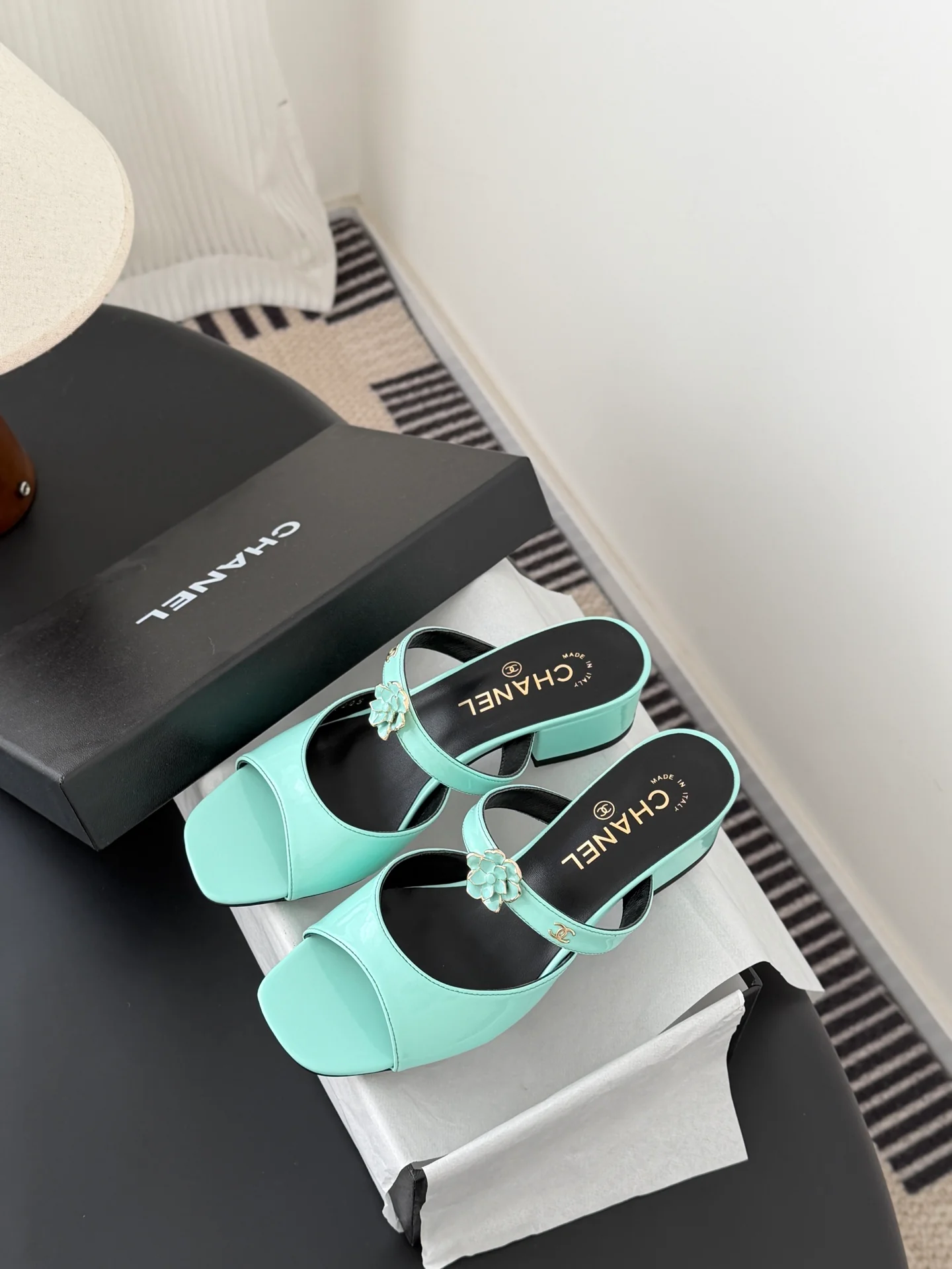 Chan 26ss camellia leather sandals