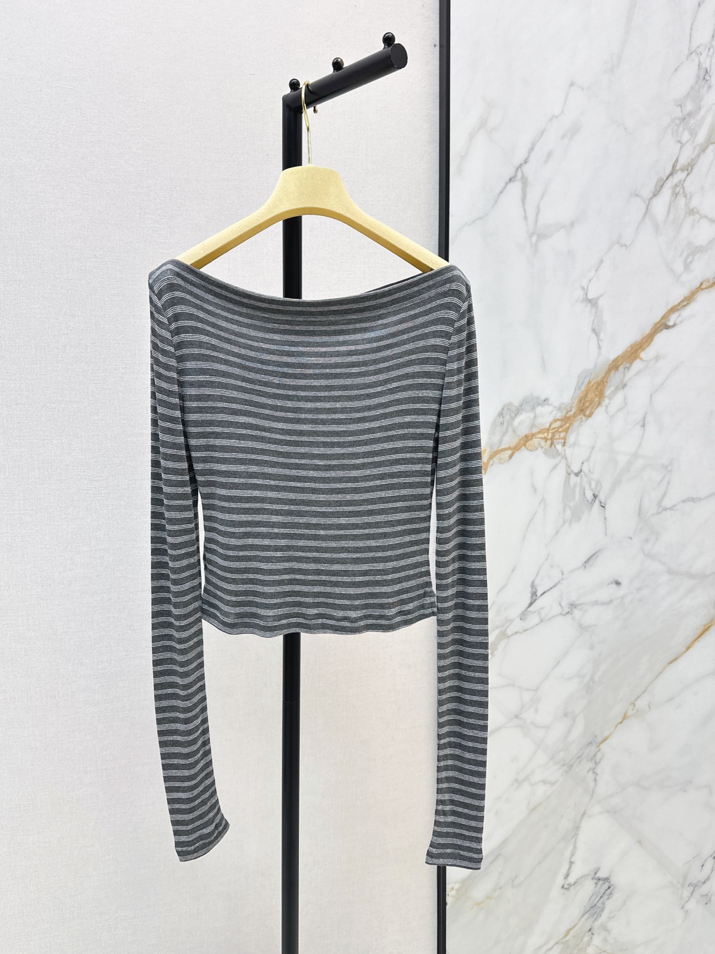 Miu 26fw off shoulder top