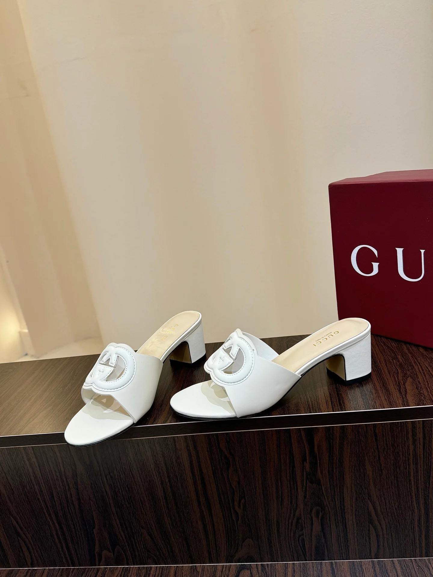 Gucc 25fw slide sandals