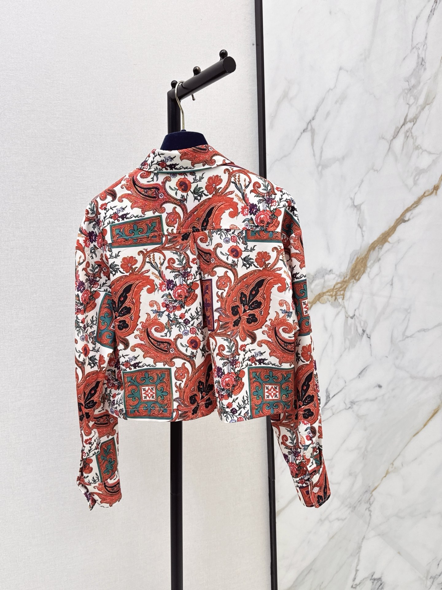 Loui 26fw cropped print shirt