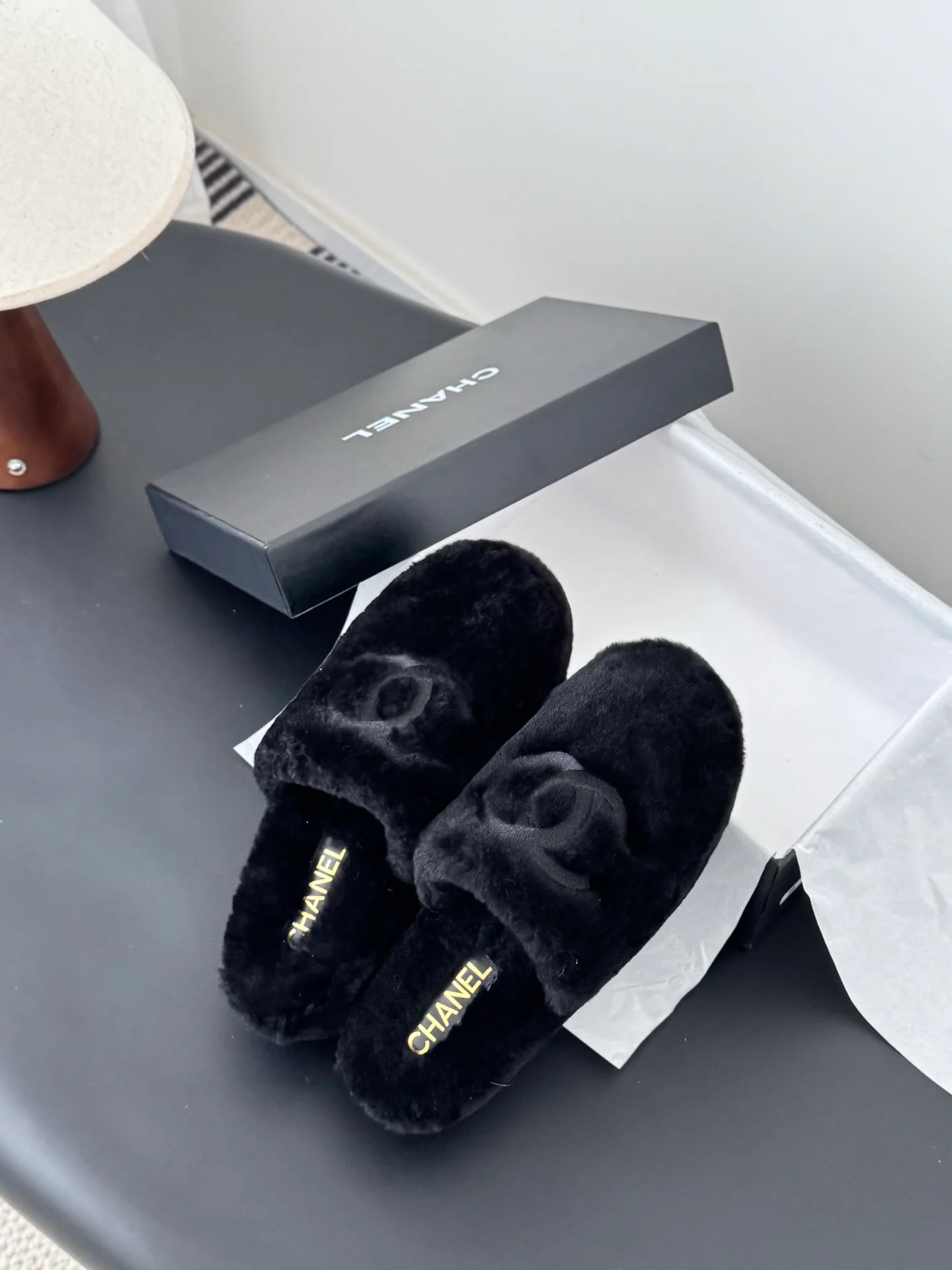 Chan 25fw fluffy slippers