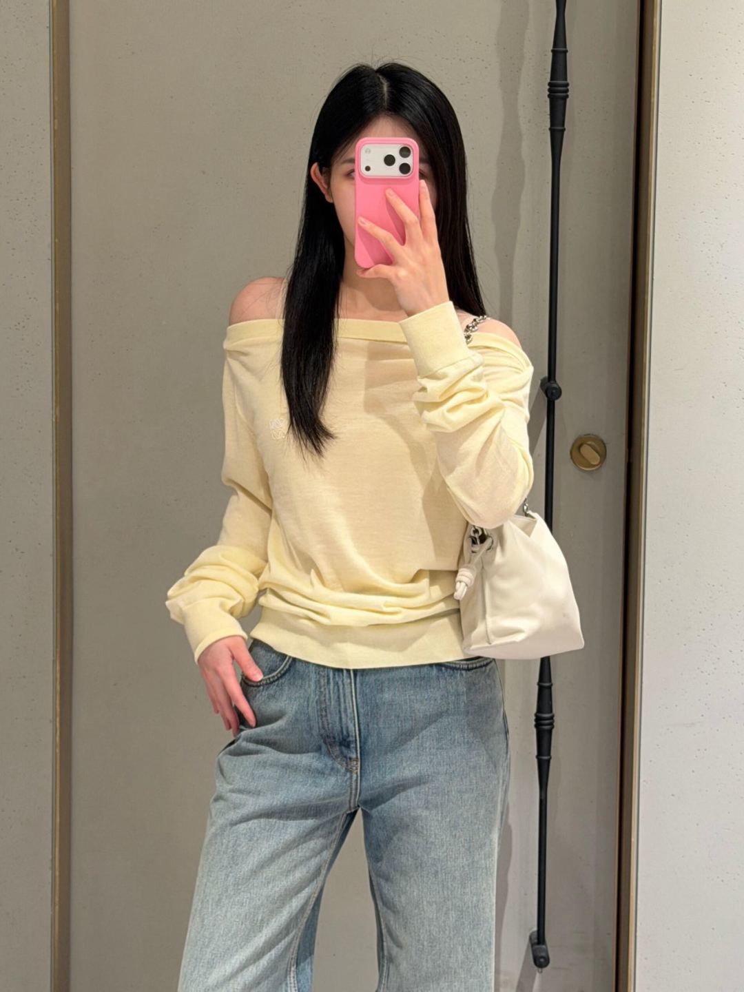 Loe 26fw off shoulder knit top