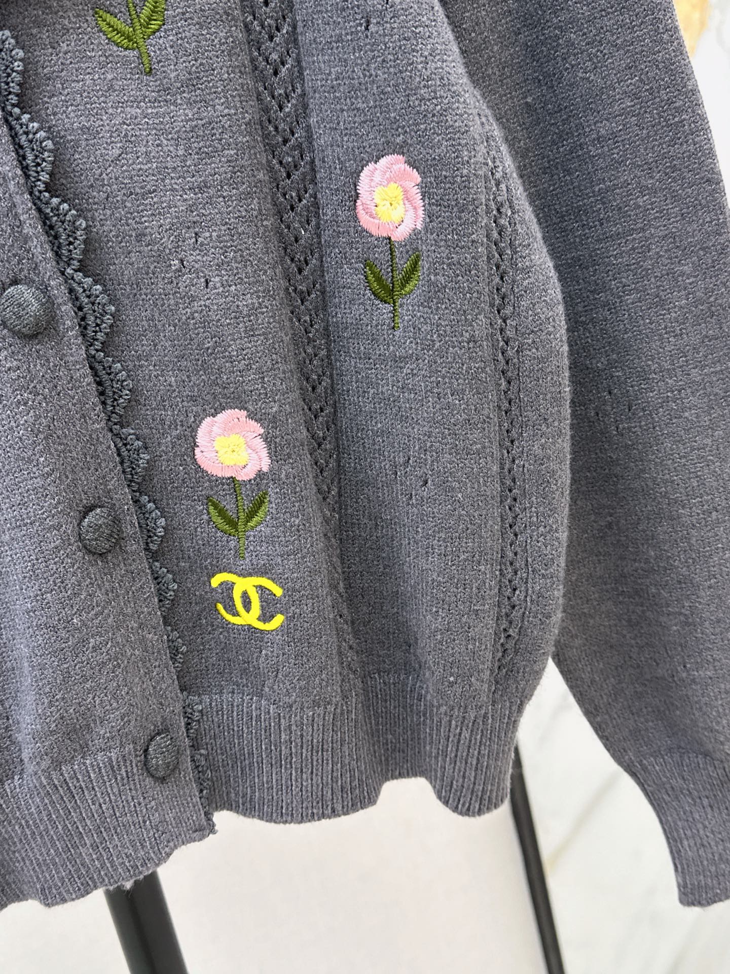 Chan 26fw embroidery knit cardigan