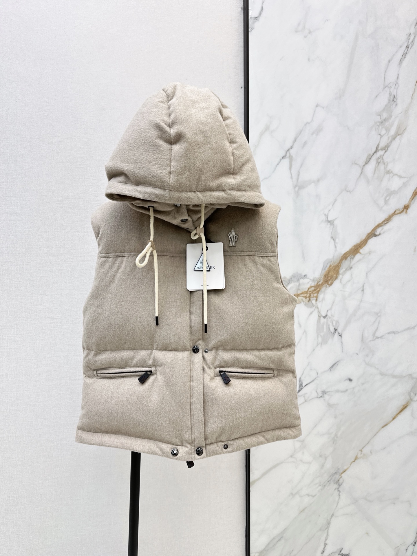 Monc 26fw detachable sleeve down jacket