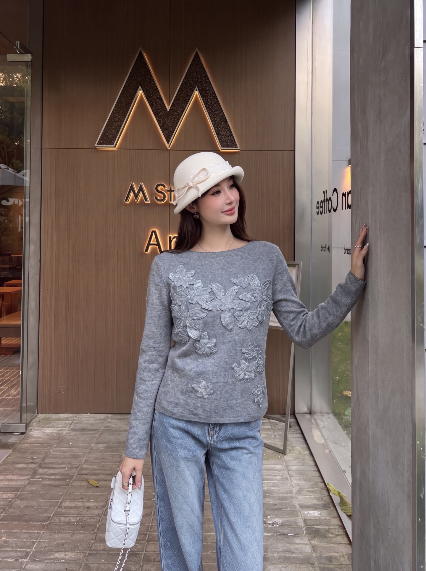 ES 26fw lace embroidery knit sweater