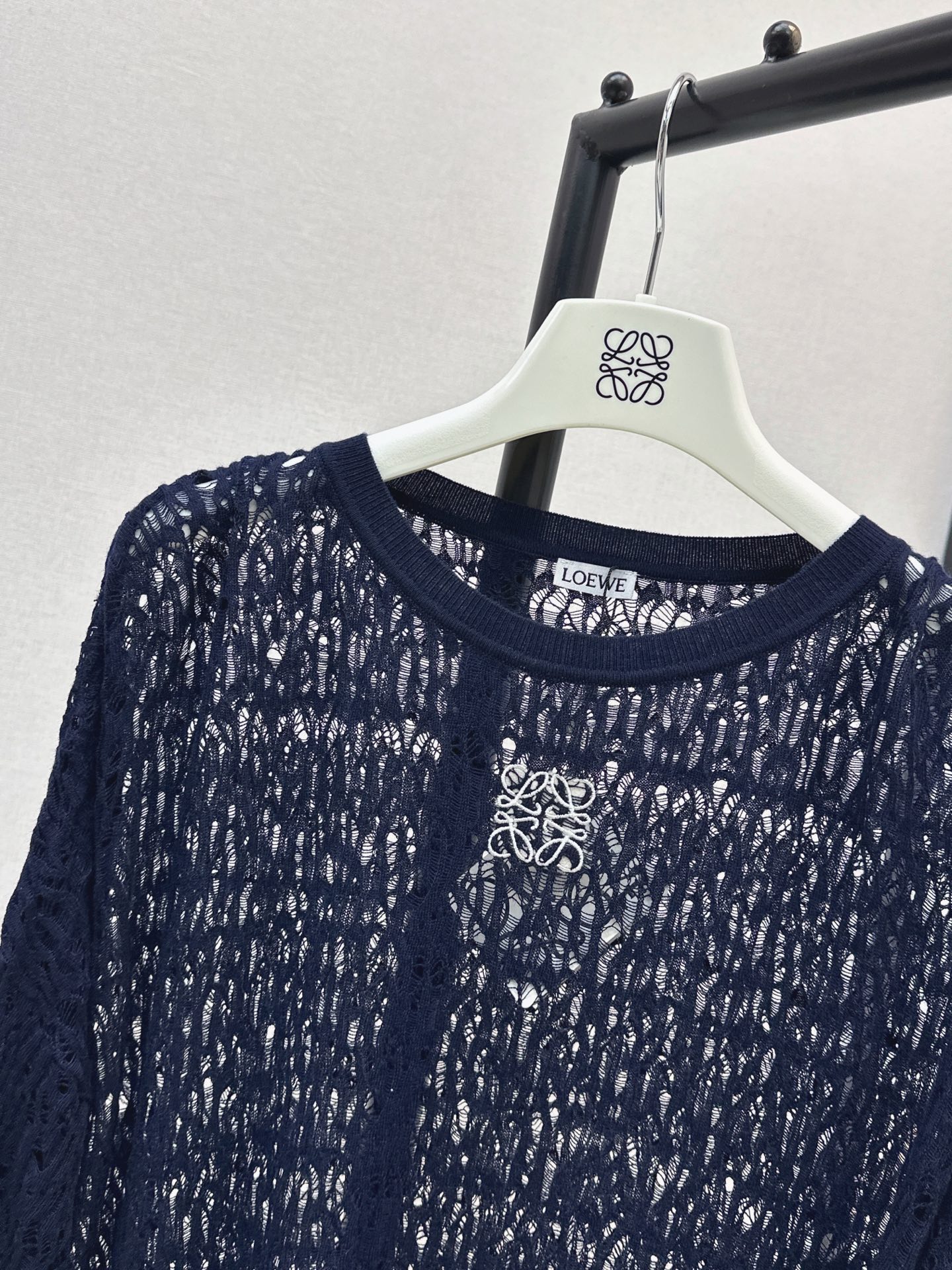 Loe 26fw hollow knit top