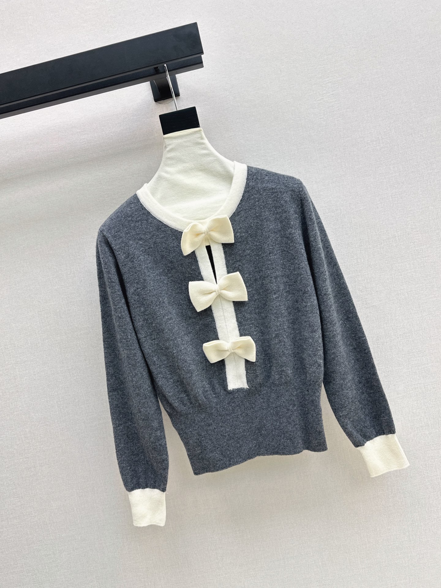 Chan 26fw 3d bow sweater