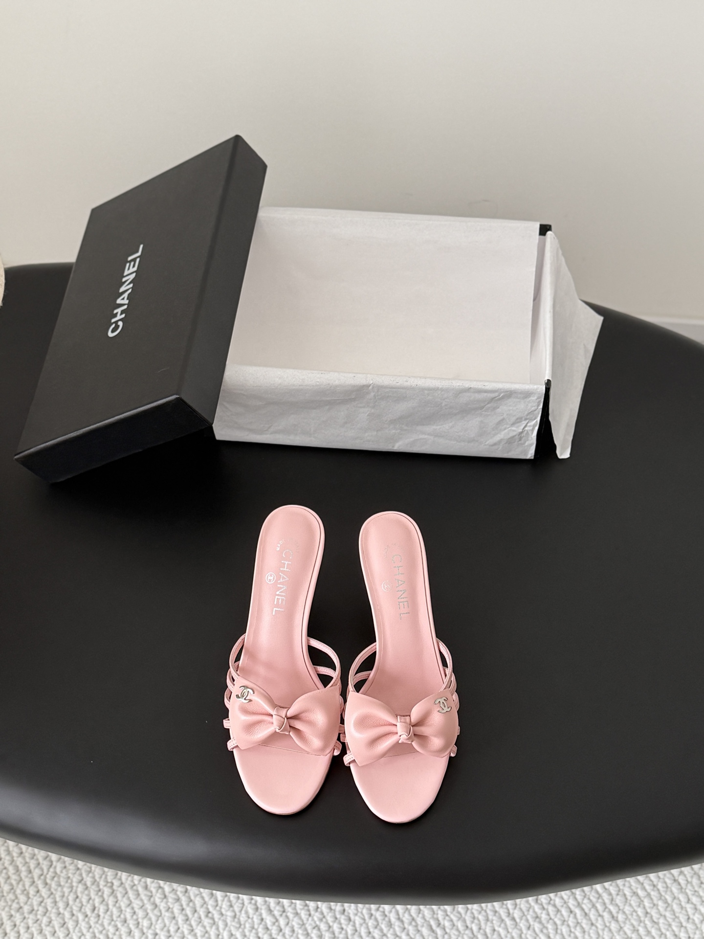 Chan 26K bow kitten slides