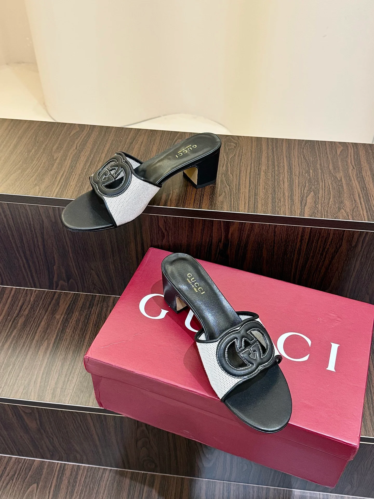 Gucc 25fw slide sandals