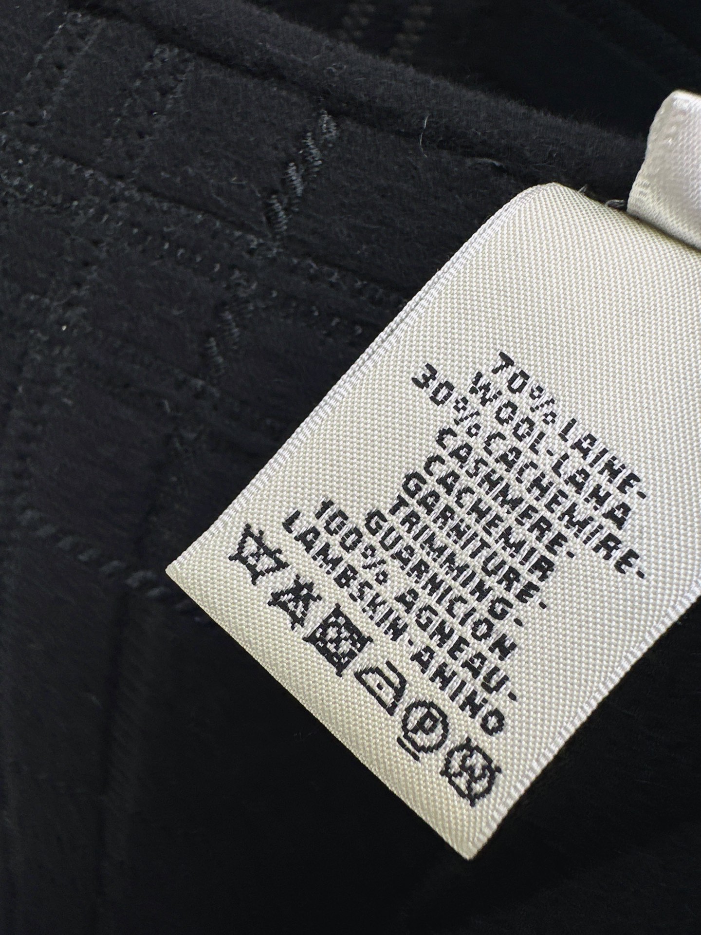 Her 26fw embroidery woole vest