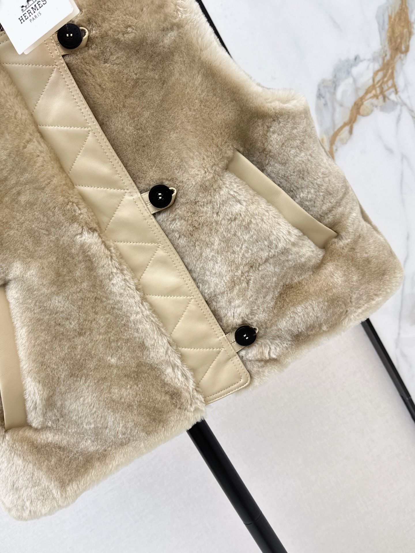 Her 26fw fur lether vest jacket
