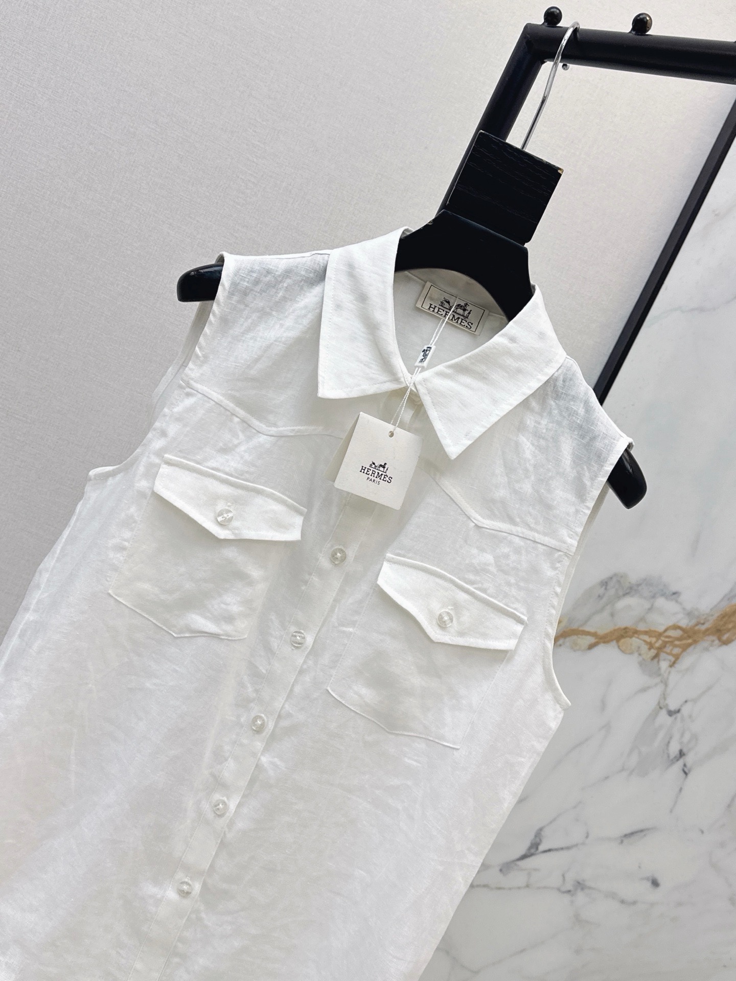 Her 26ss sleeveless linen shirt