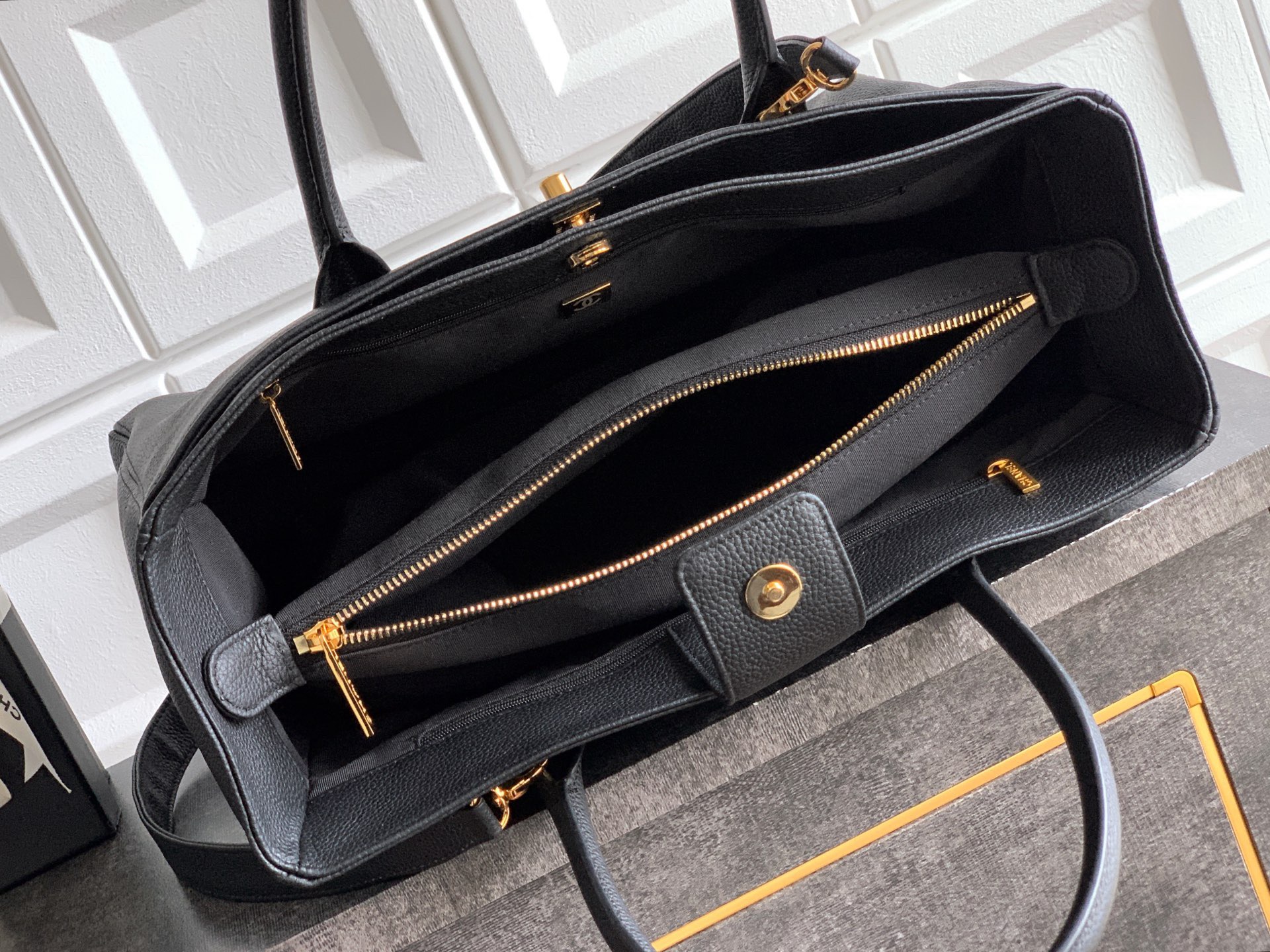 Chan 26fw cerf tote bag