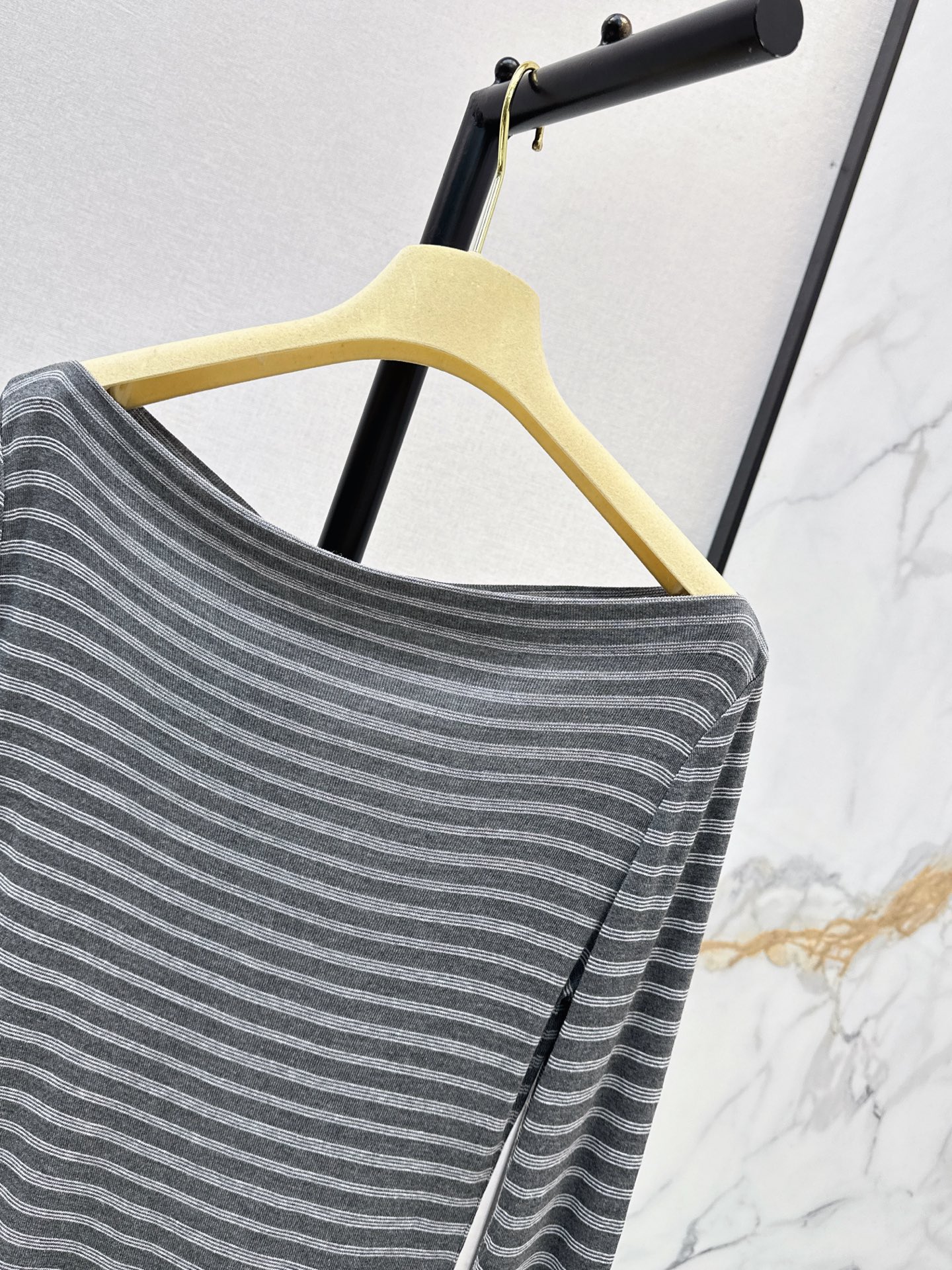Miu 26fw off shoulder top