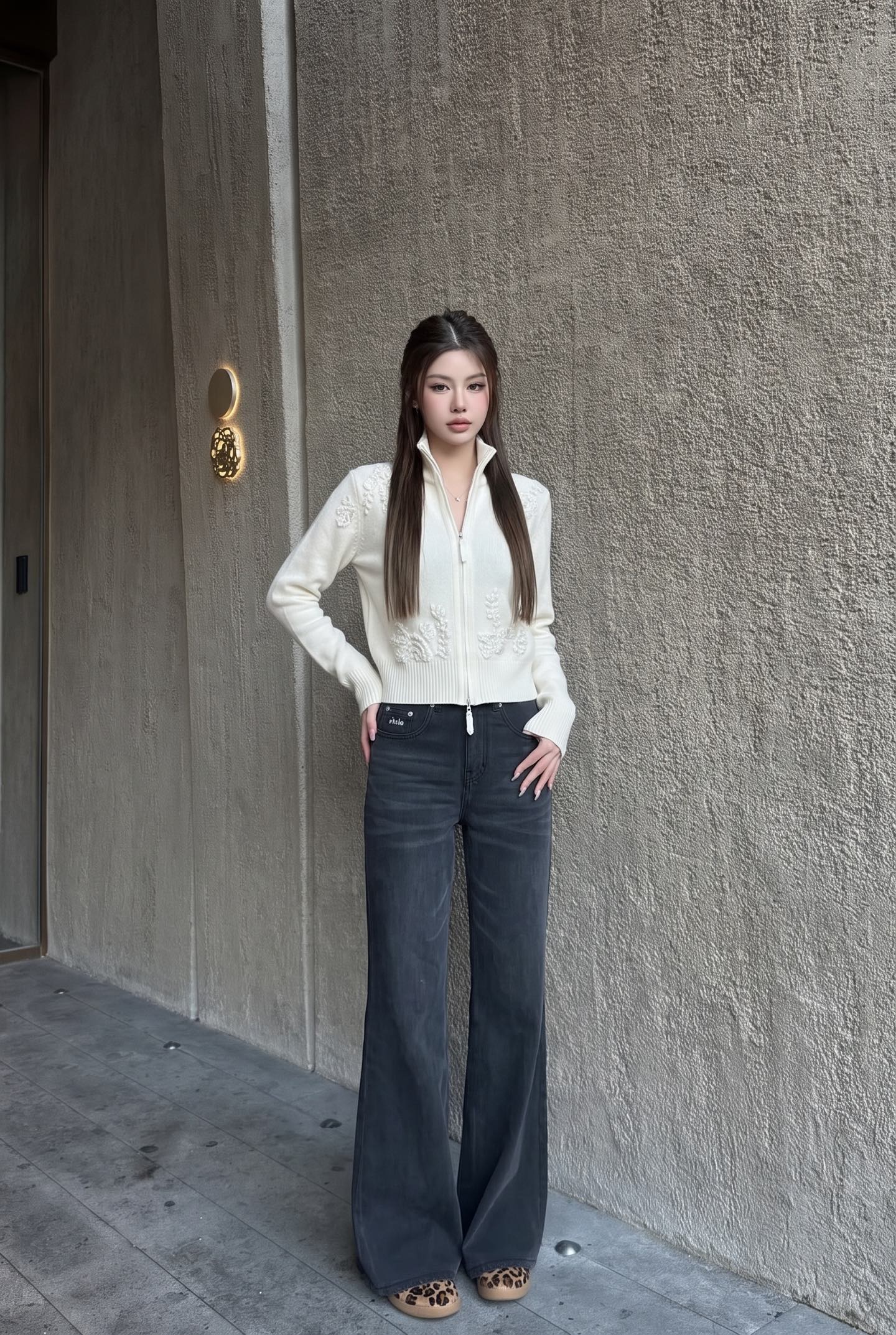 Brun 26fw embroidery zipper cardigan