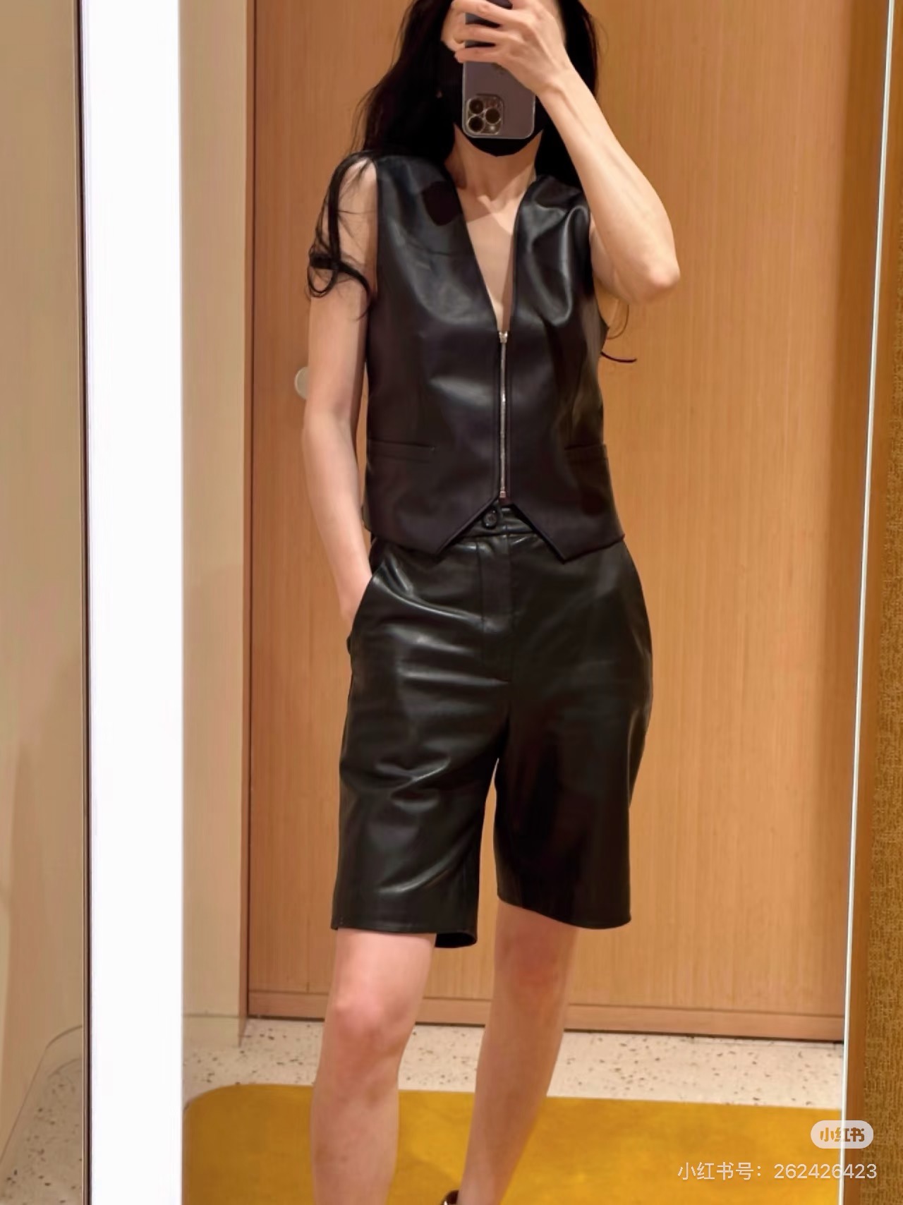 Her 26fw lether vest jacket
