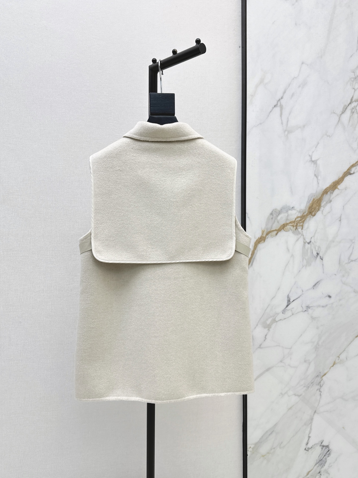 Her 26fw cashmere vest jacket
