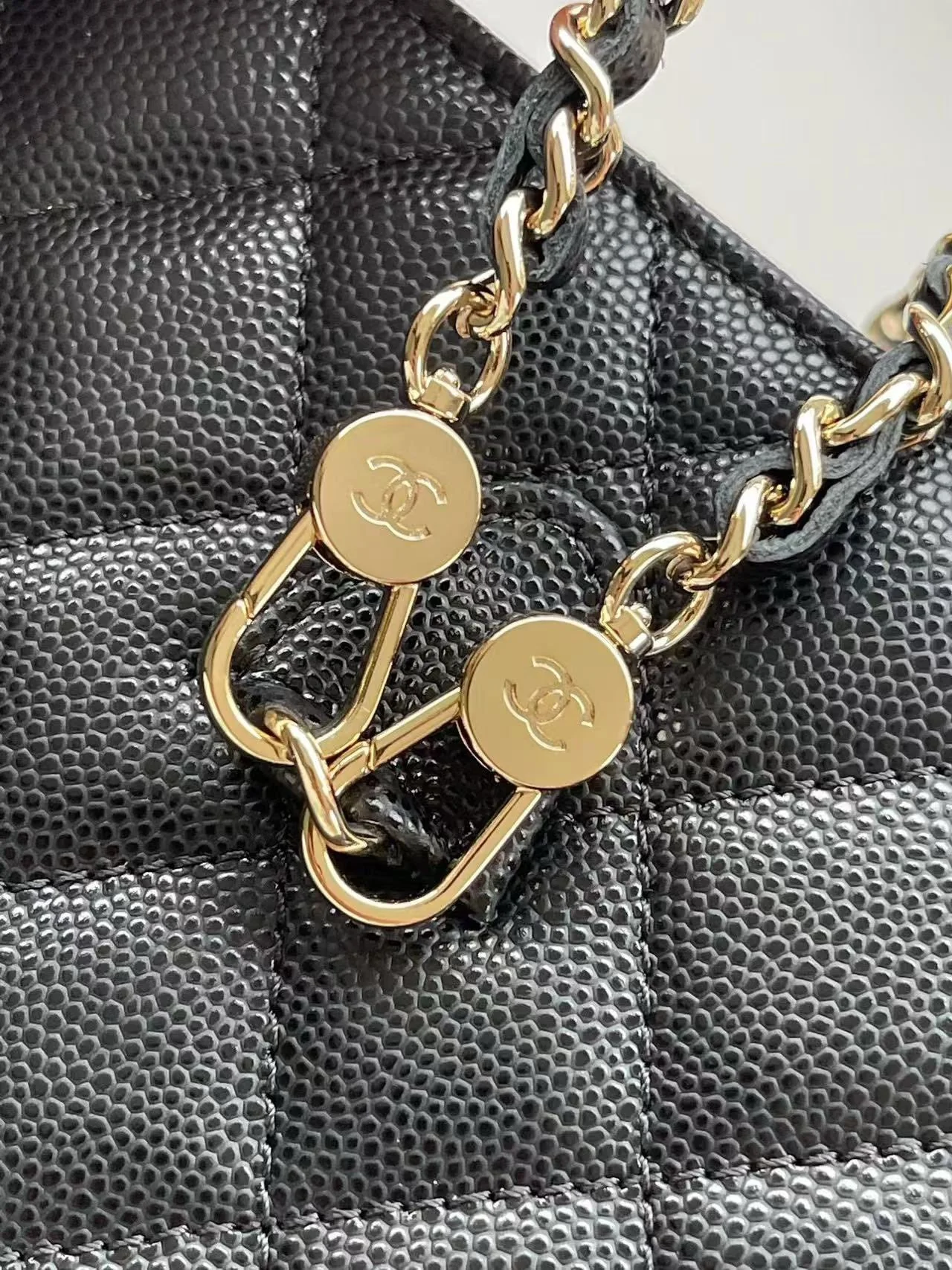 Ch 25c shoulder bag