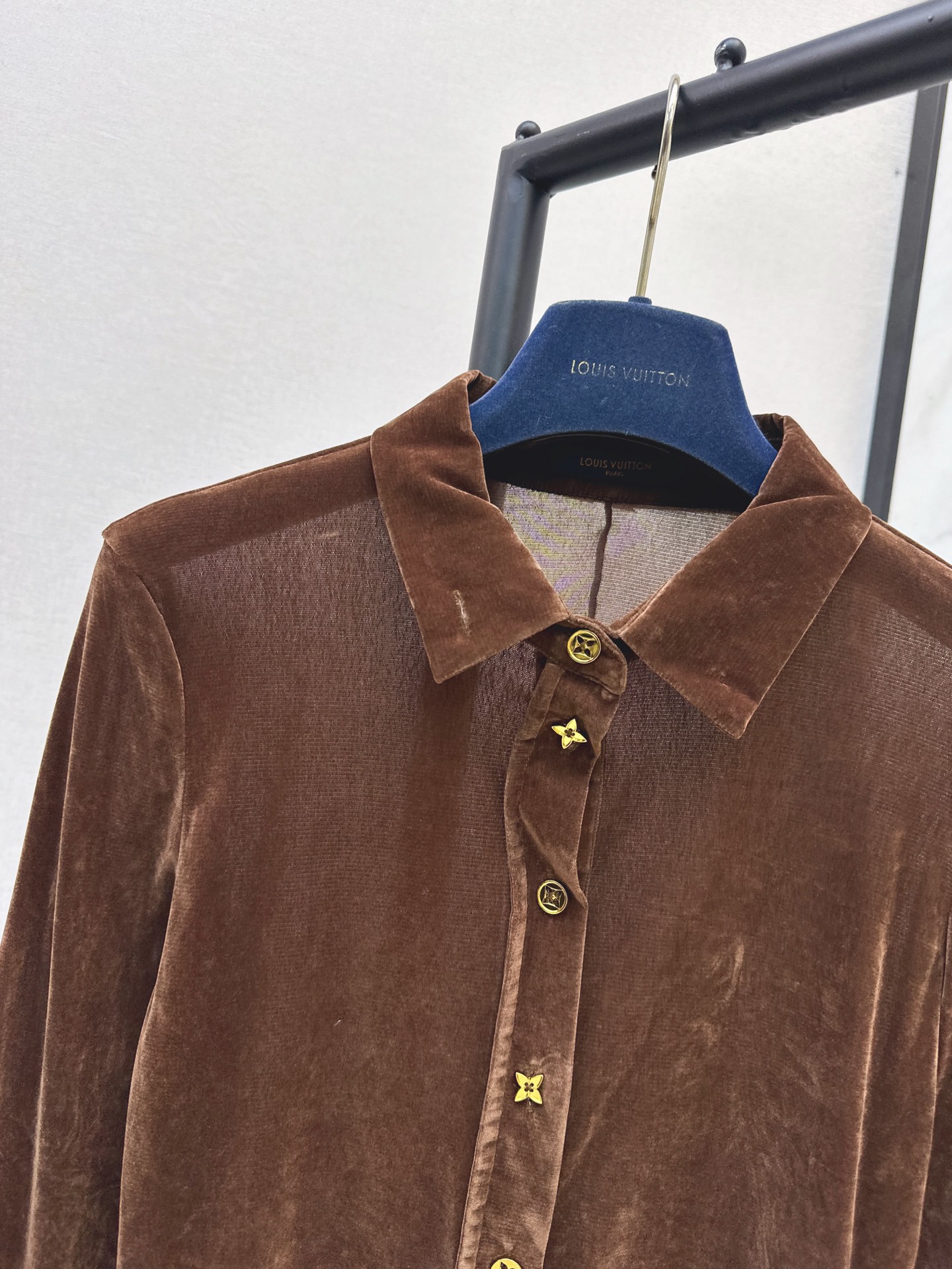 Loui 26fw velvet slim-fit top