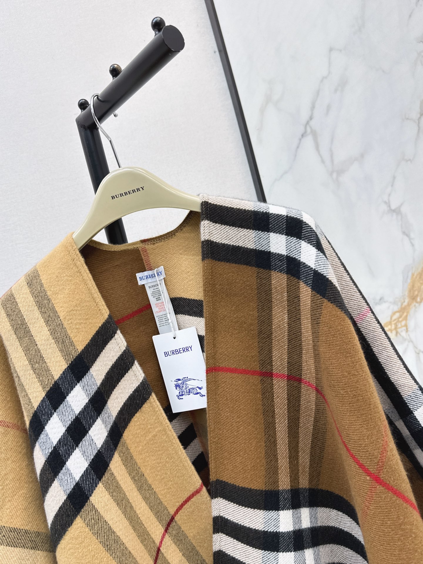 Bur 26fw shawls cape