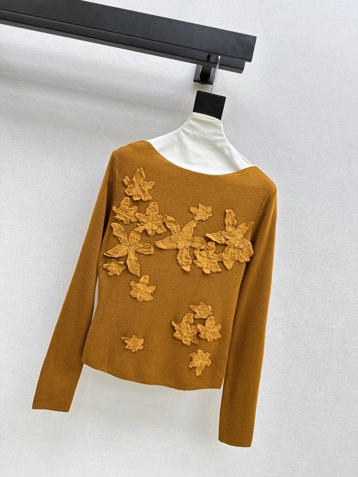 ES 26fw lace embroidery knit sweater