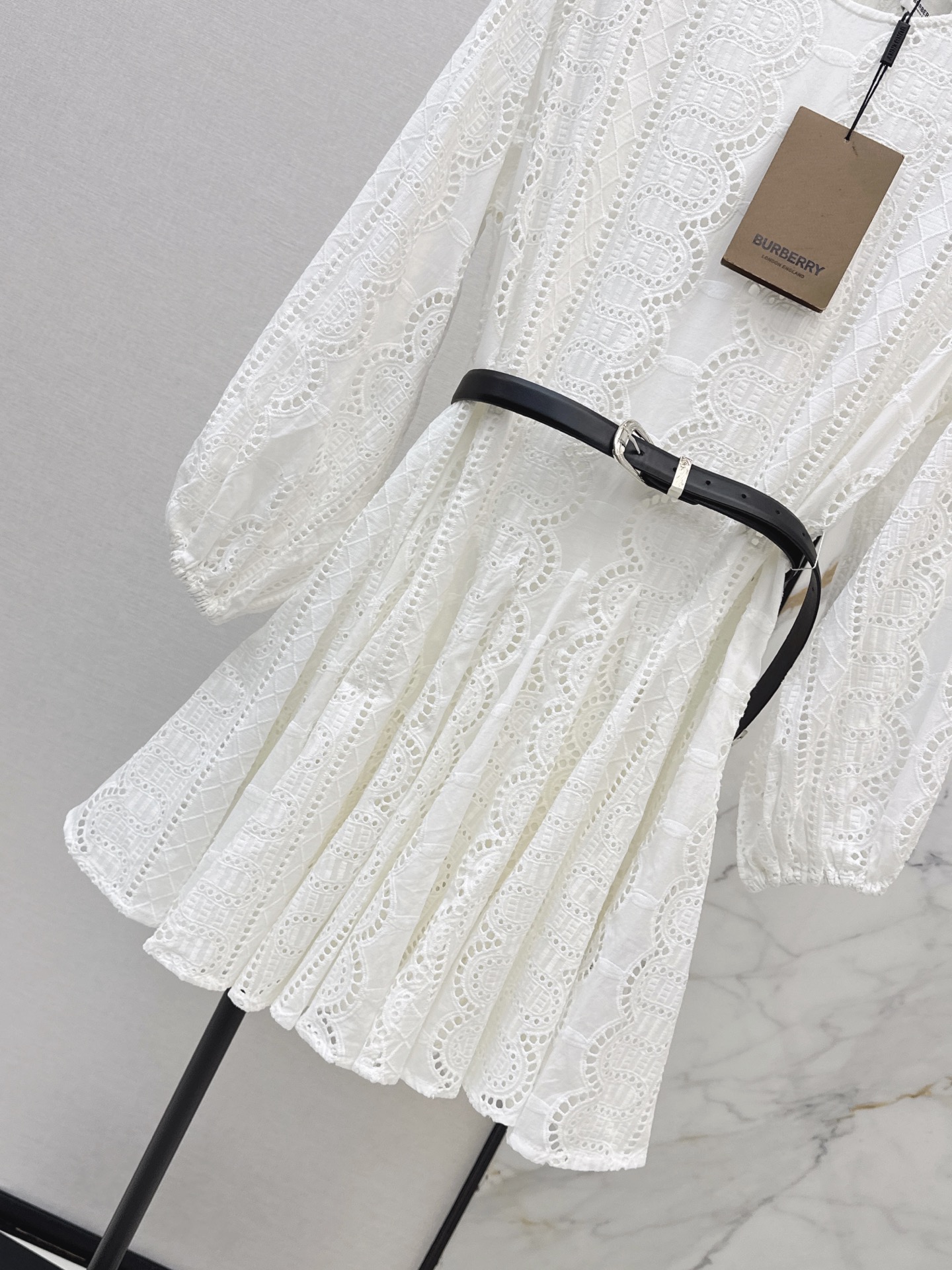 Burb 26ss embroidery belted dress