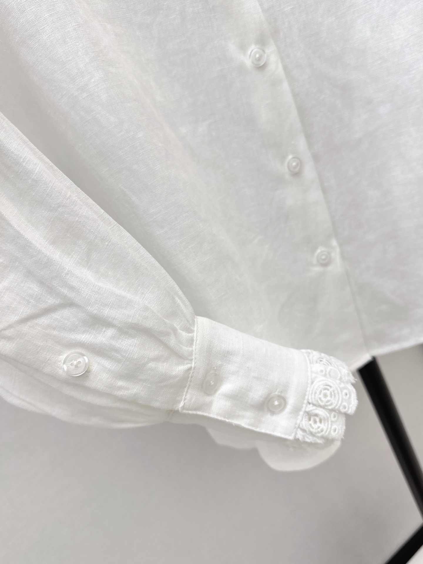 Valen 26fw lace trim linen shirt
