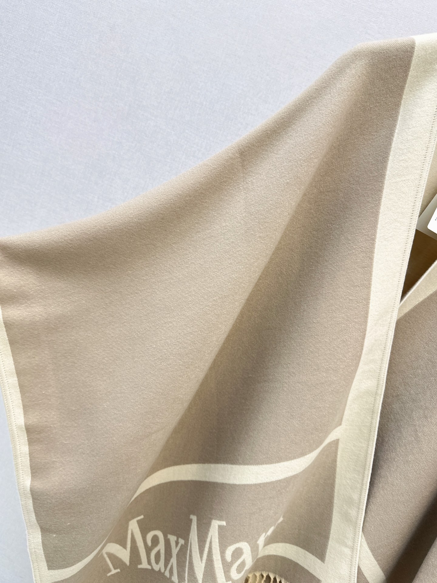 Max 26fw jacquard shawls