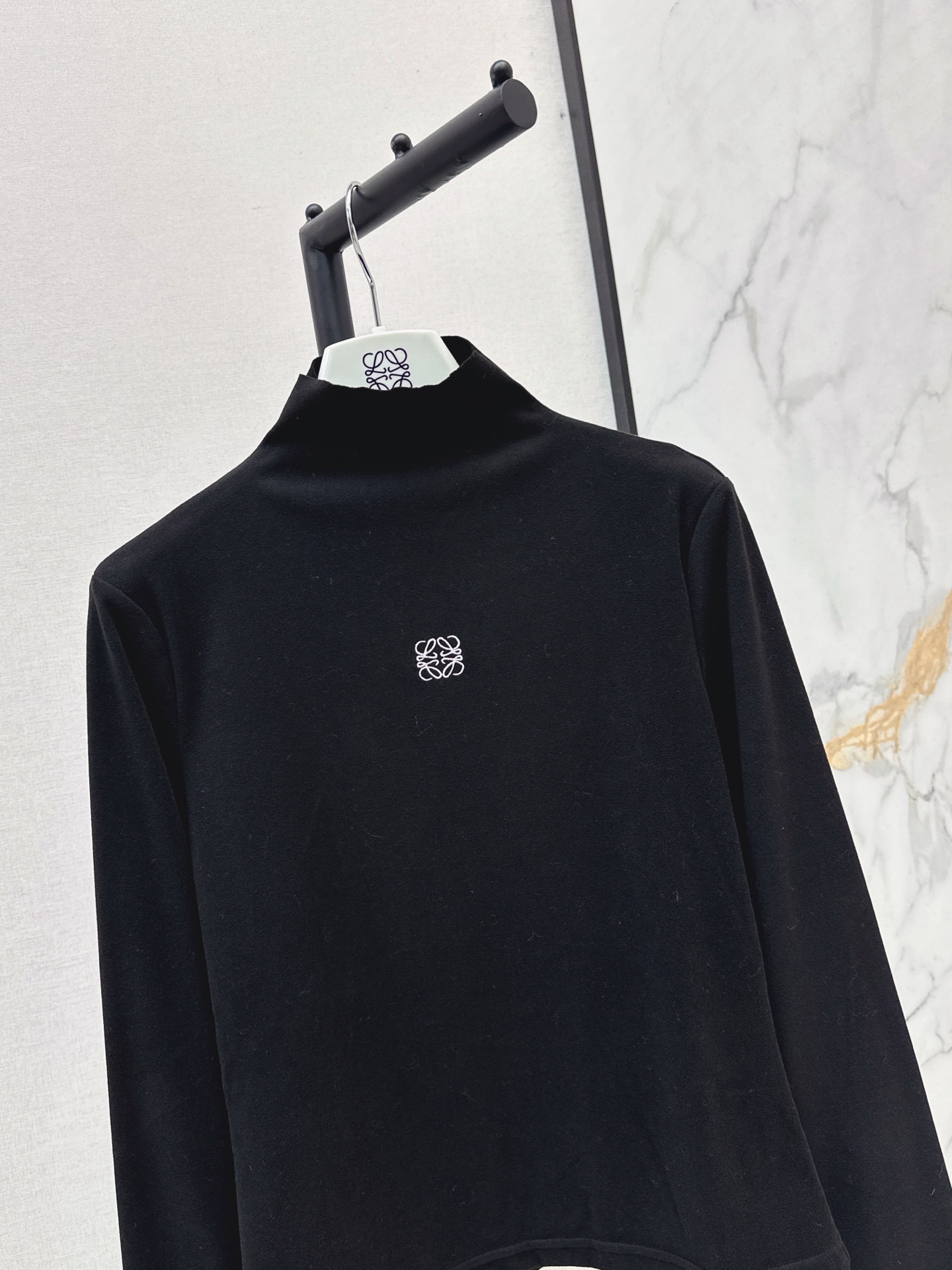 Loe 26fw high neck basic tee