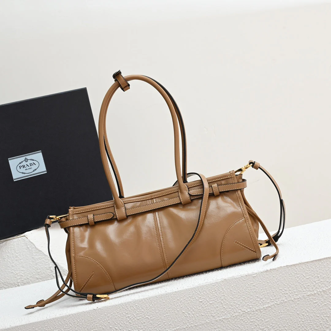 PD LuxSoft Medium leather handbag