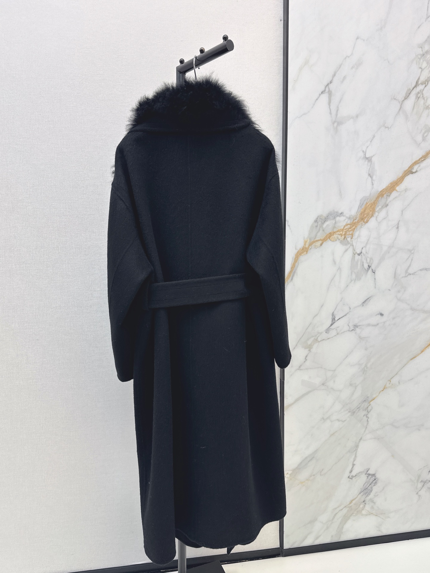 Fen 26fw fur-trim woolen overcoats