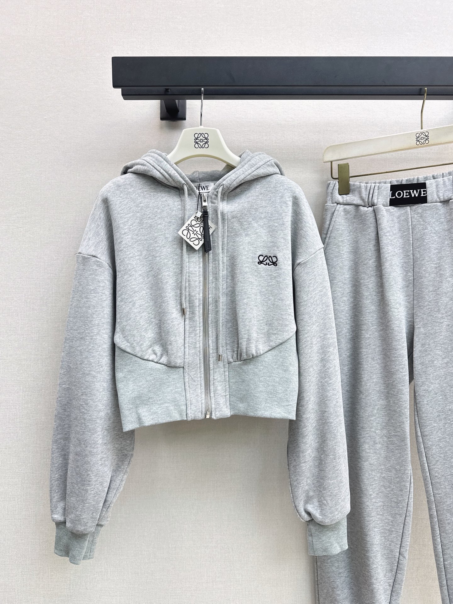 Loe 26fw embroidery hooded jacket pants sets