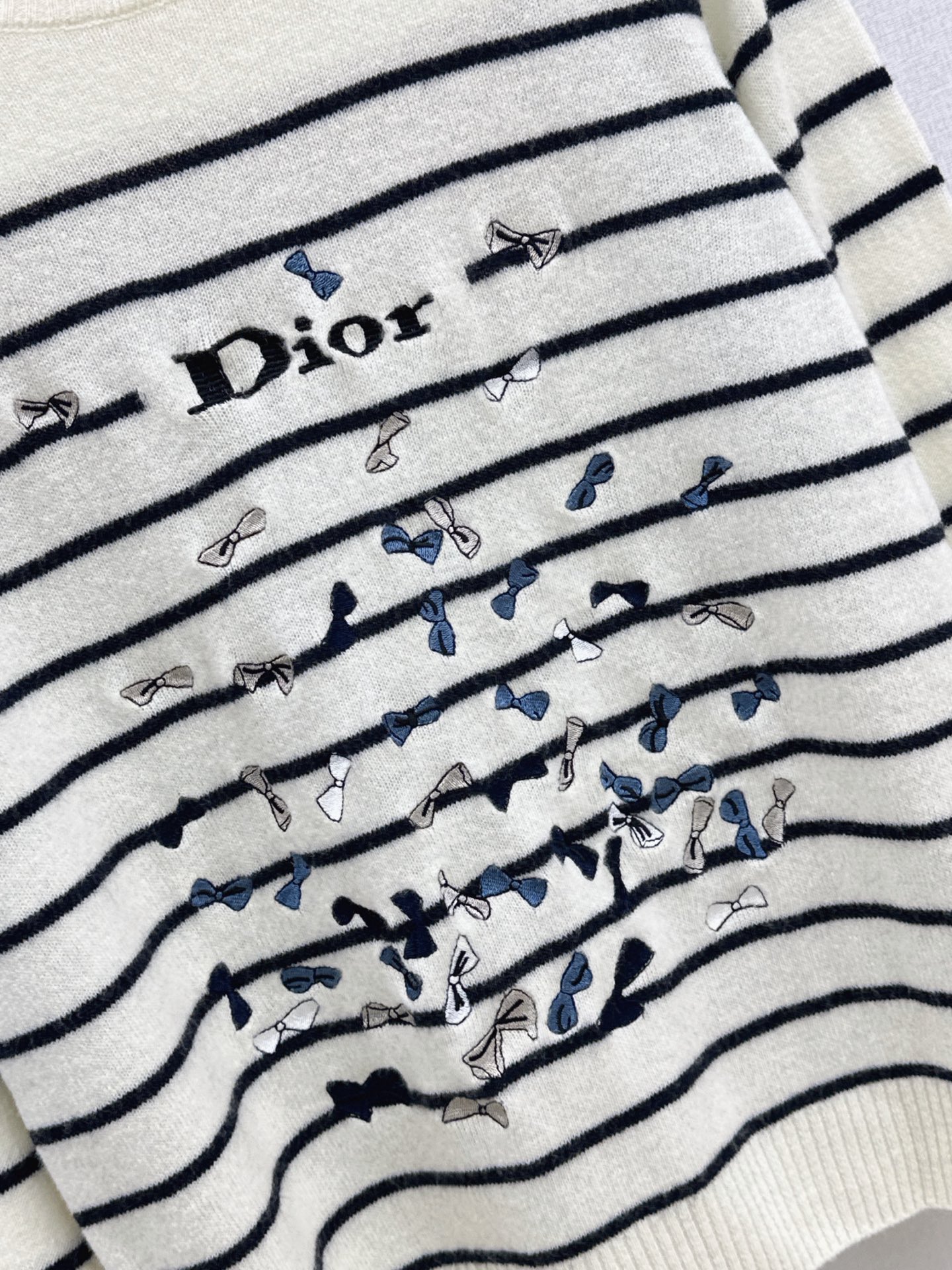 CD 26fw stripe bow knit sweater
