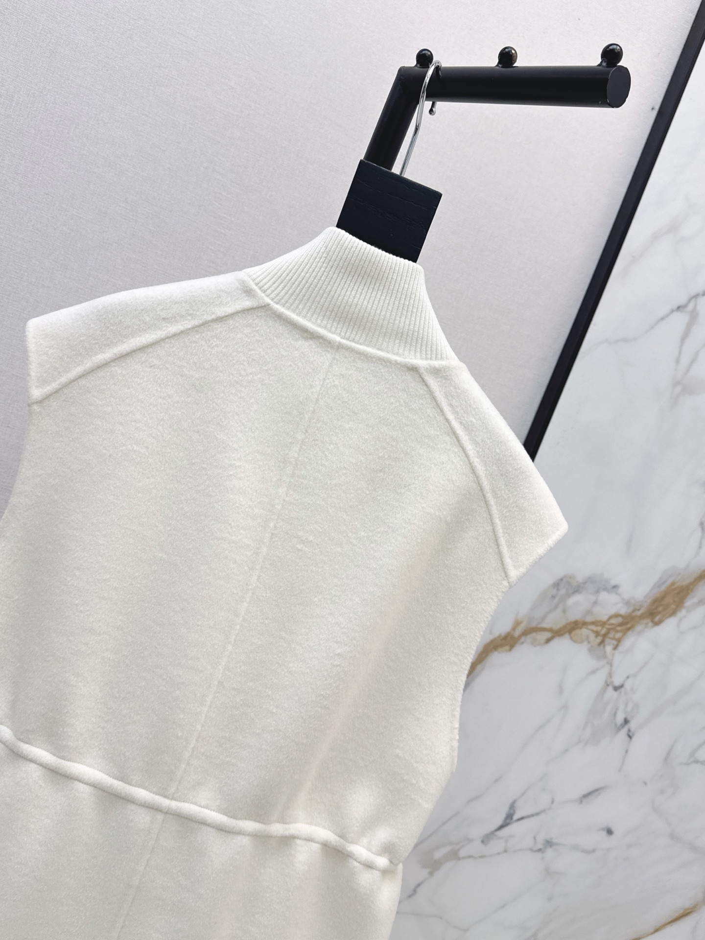 Her 26fw drawstring woolen vest