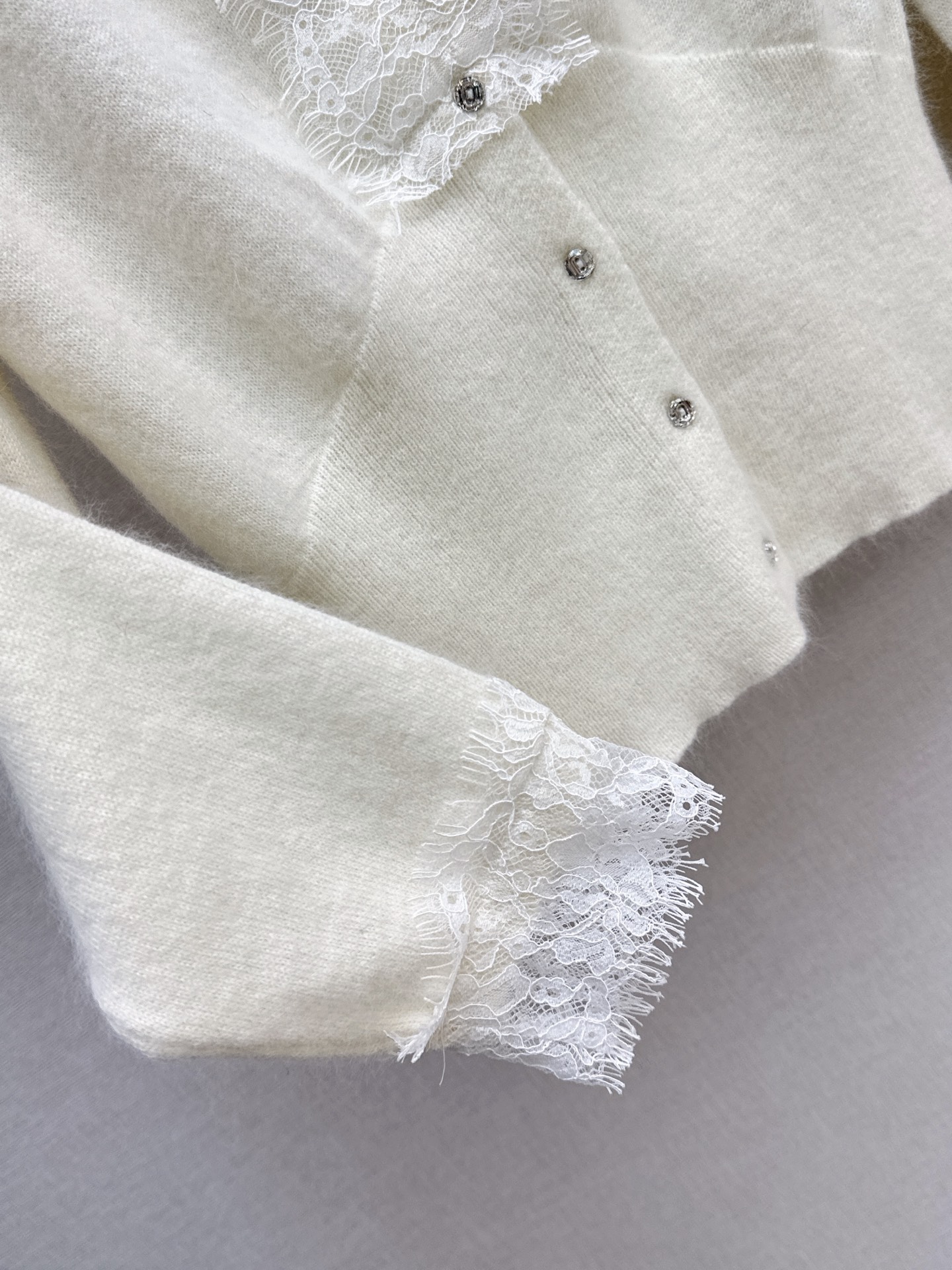 ES 26fw lace contract knit sweater