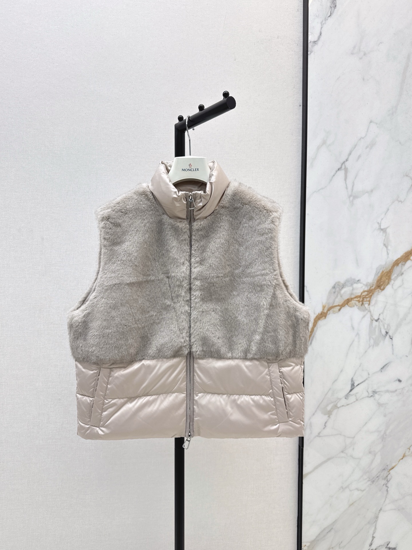 Monc 26fw faux-fur puffer vest