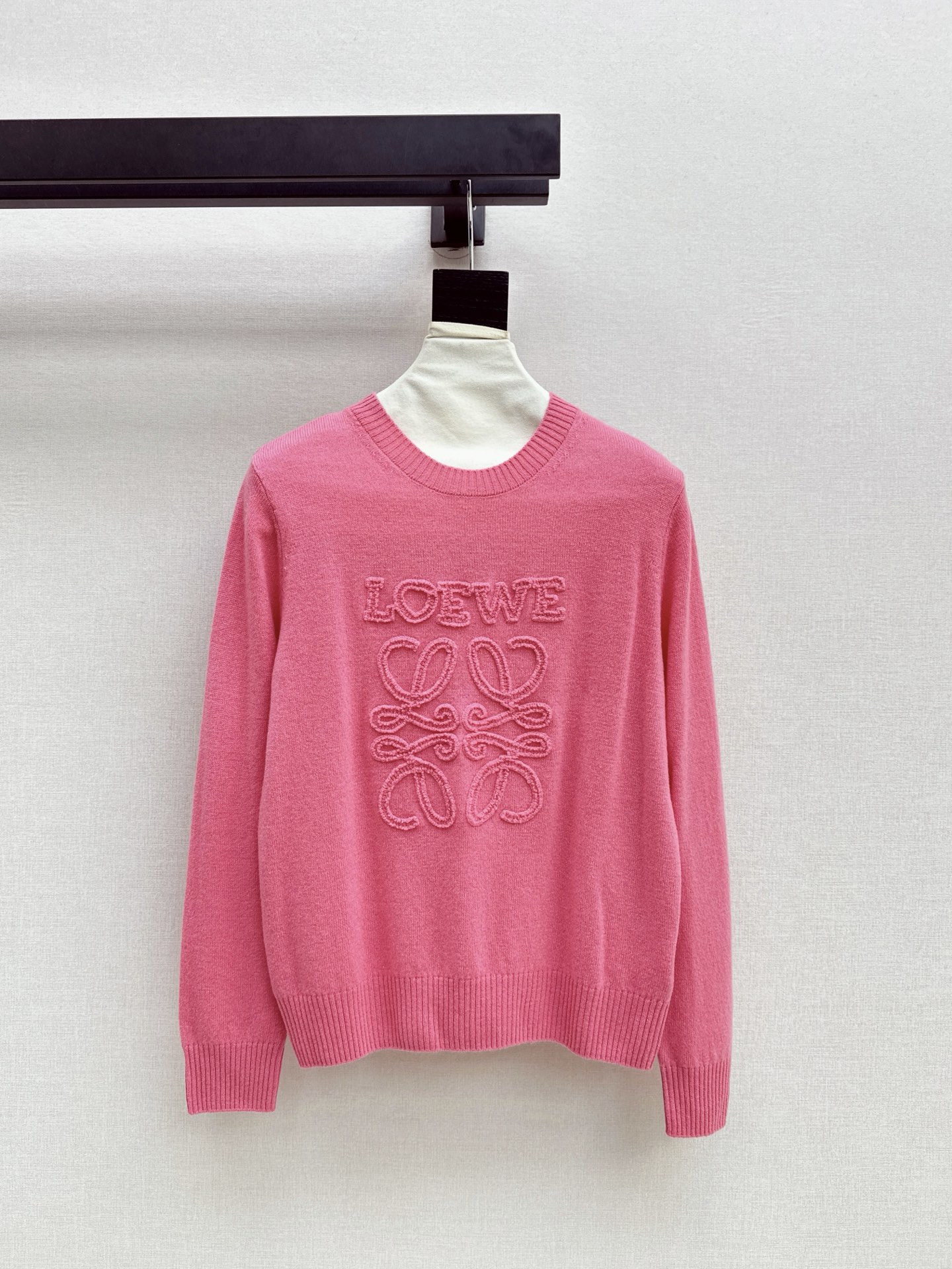 Loe 26fw embroidery sweater