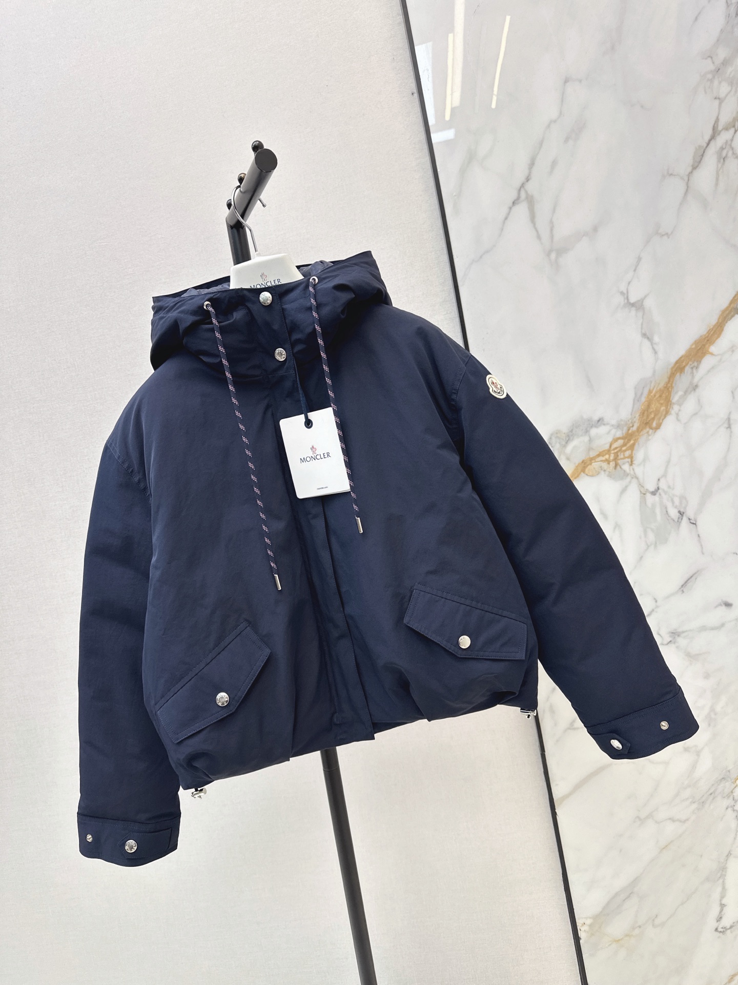 Monc 26fw hooded cropped down jacket