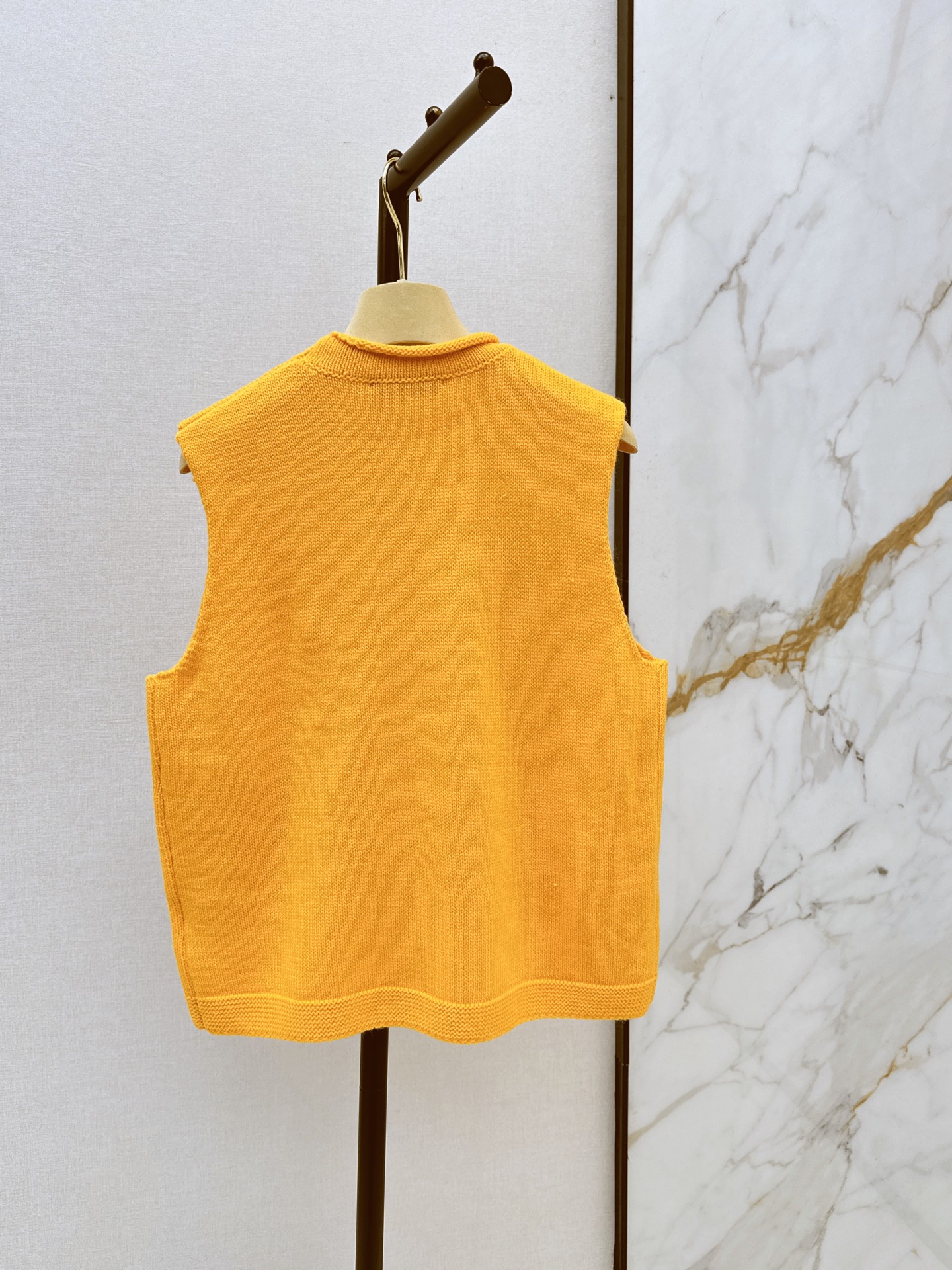 Miu 26fw embroidery knit vest