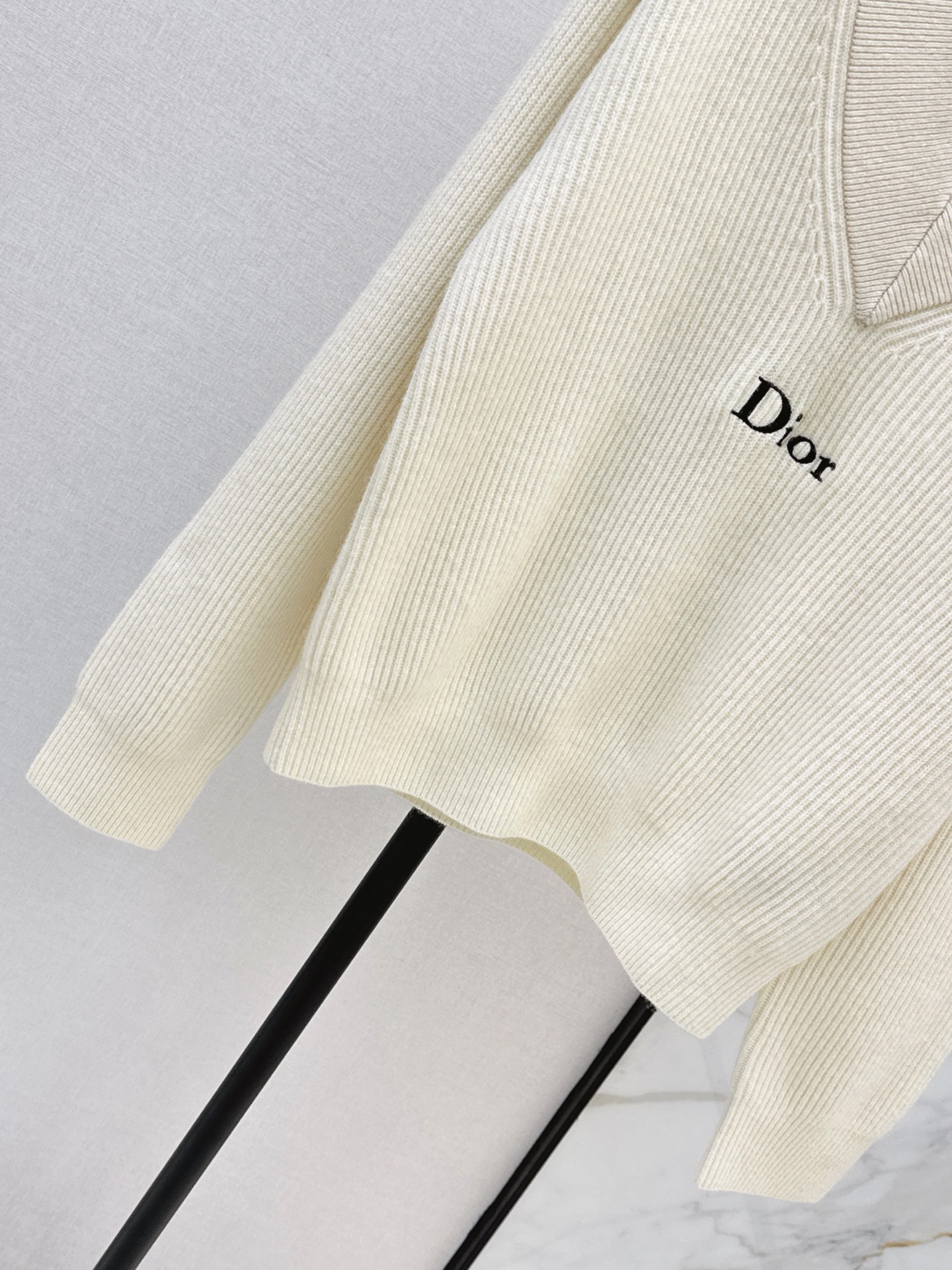 CD 26fw v-neck sweater