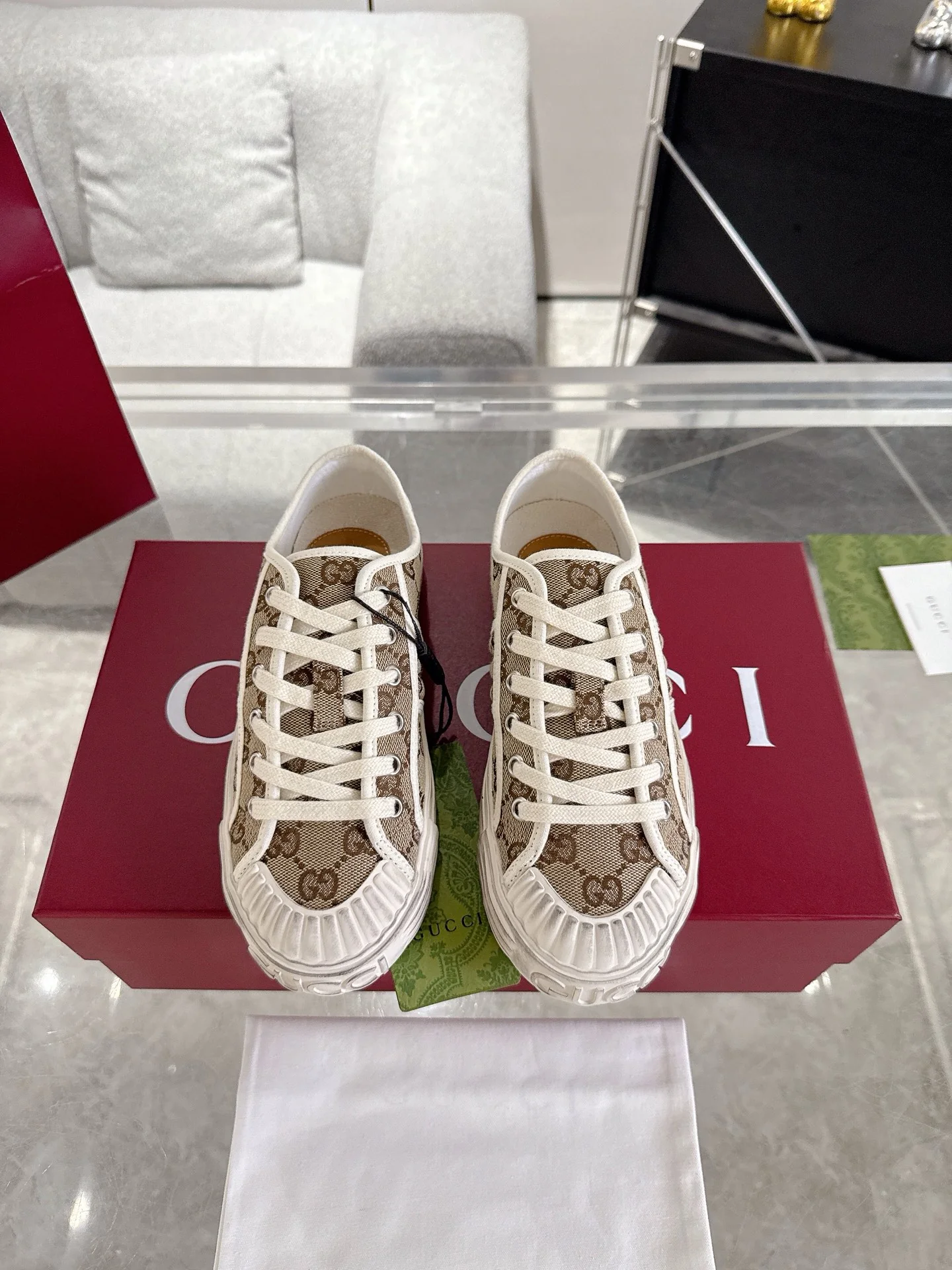 Guc sneakers