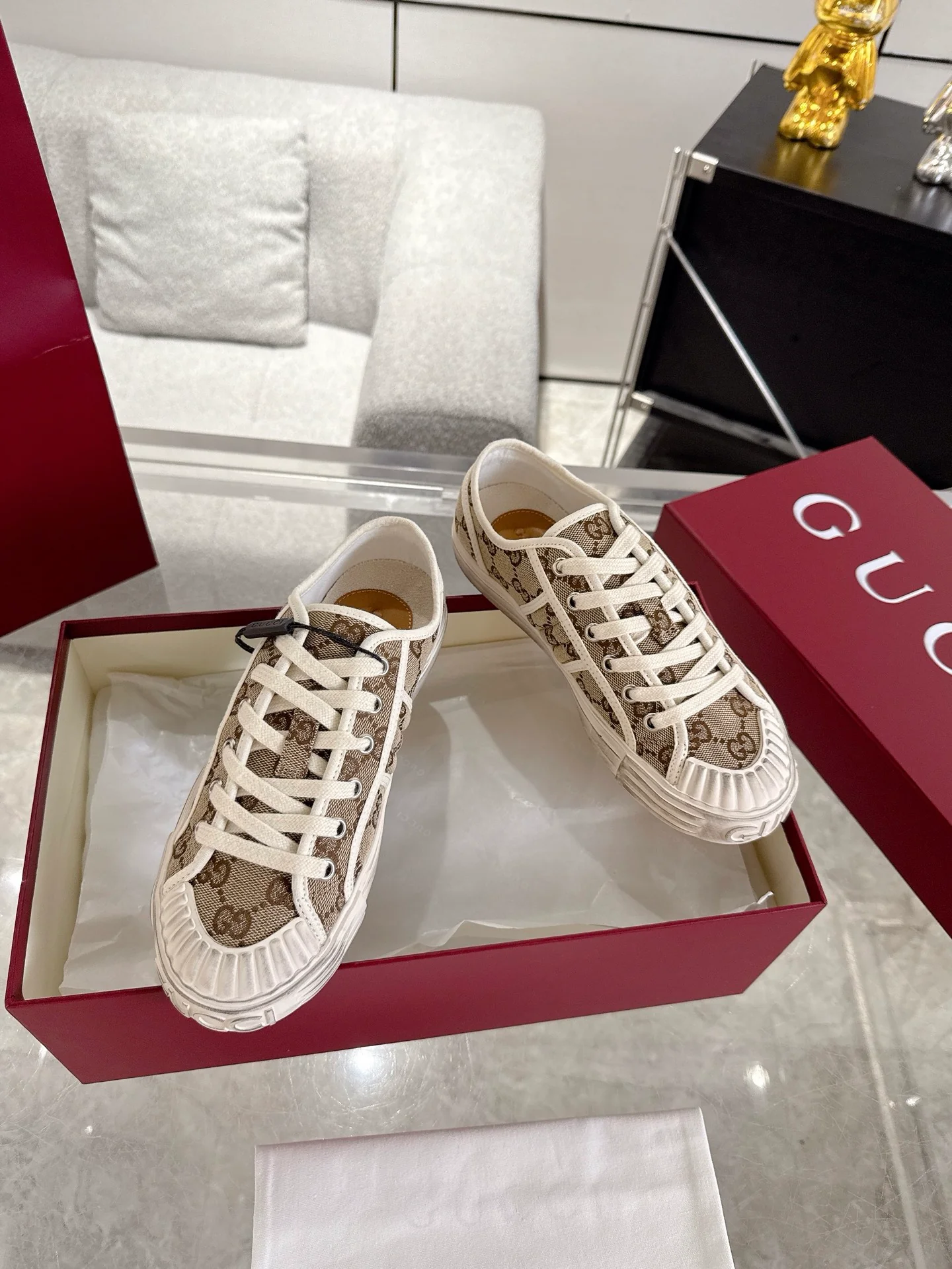 Guc sneakers
