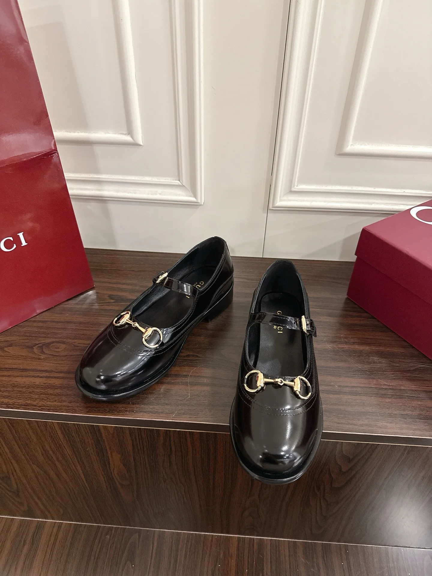 Guc 25fw mary jane flats