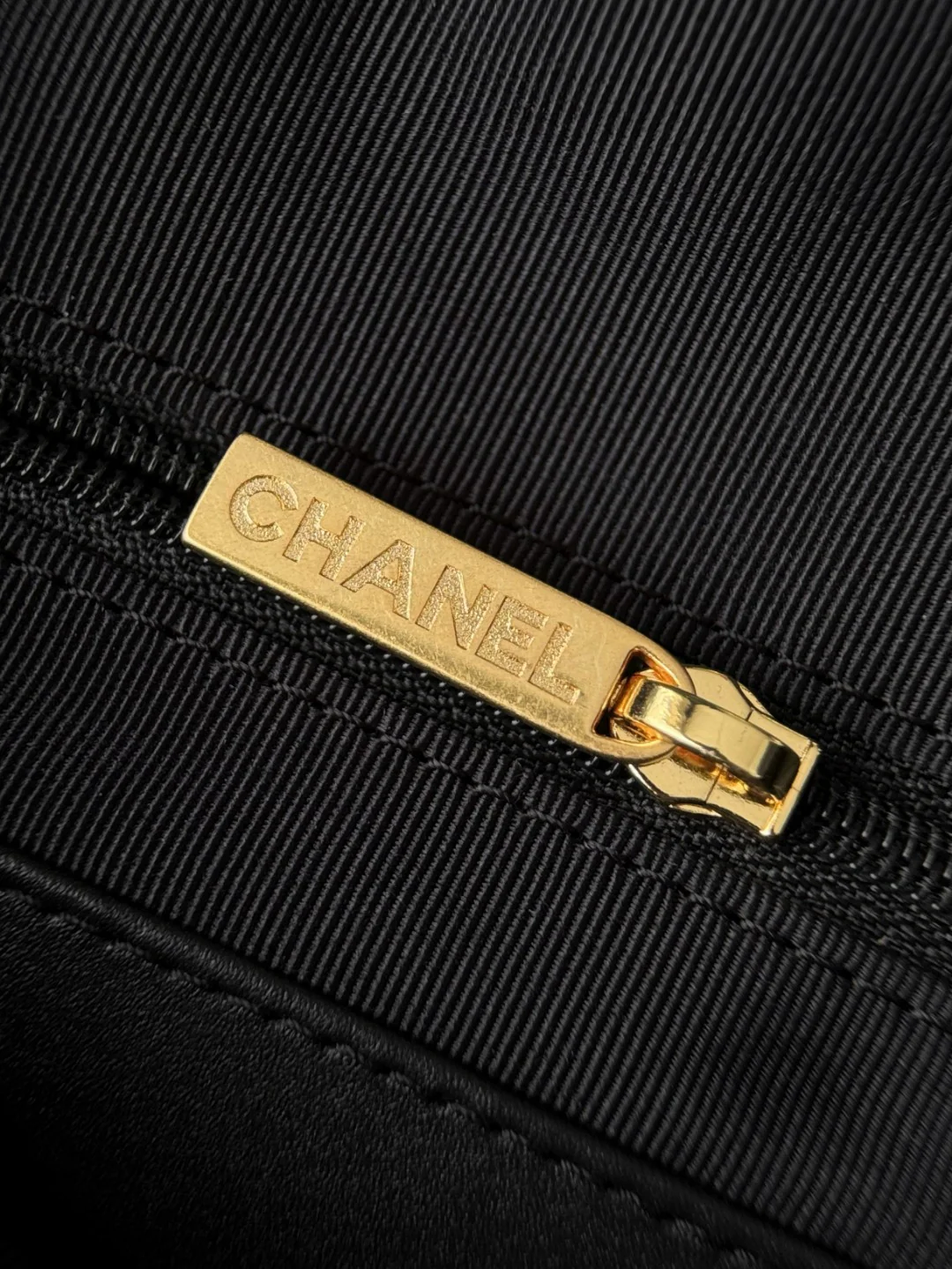 Chan 26C maxi hobo bag