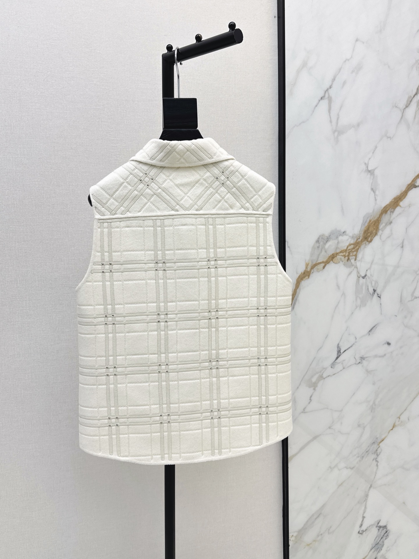 Her 26fw embroidery woole vest