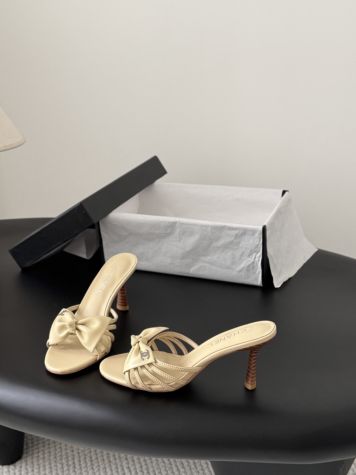 Chan 26K bow kitten slides