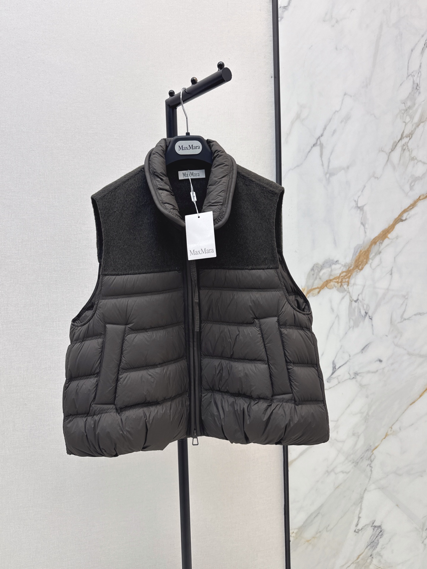 Max 26fw knit contract down vest