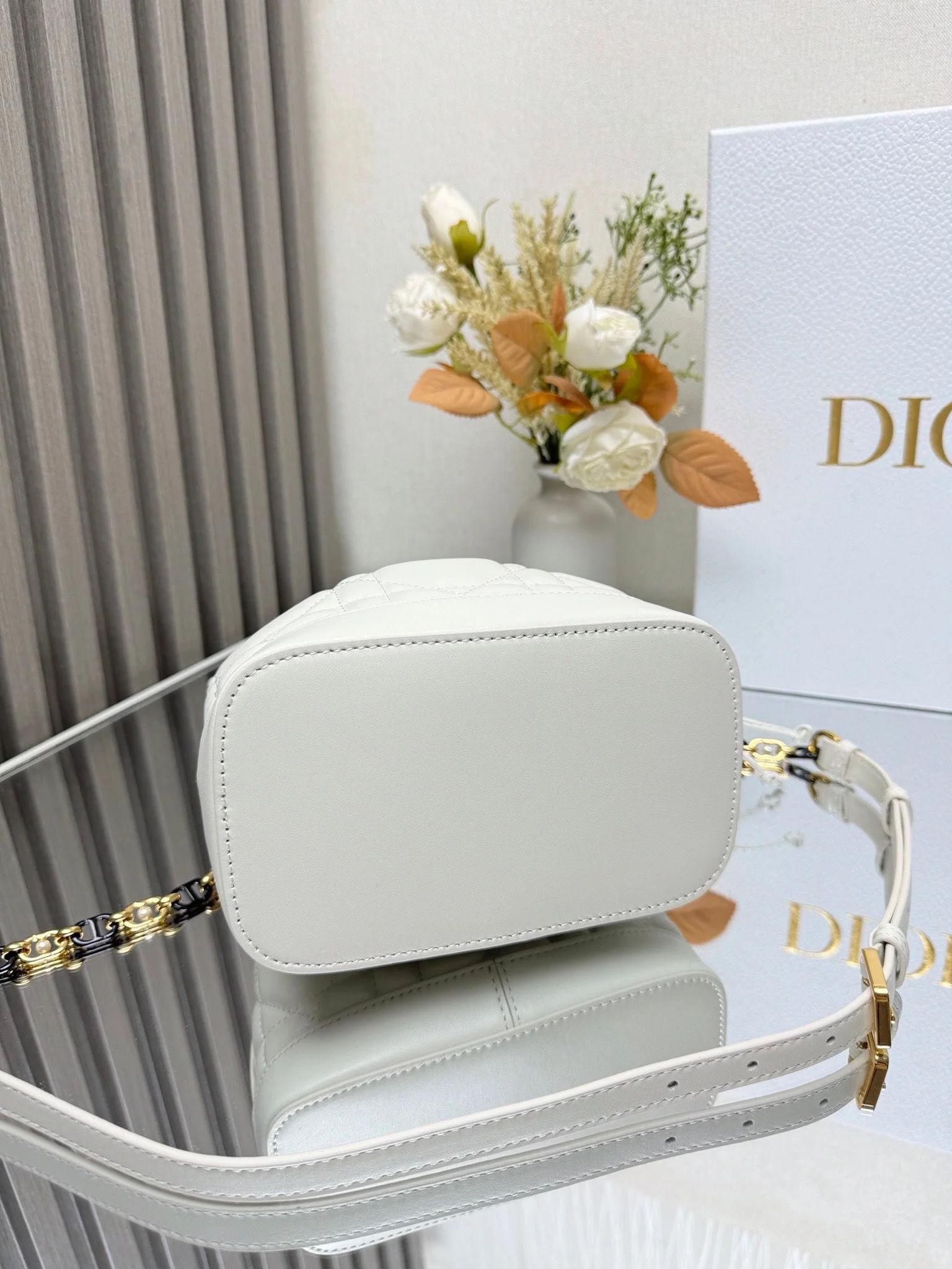 D Small Jolie Bucket Bag