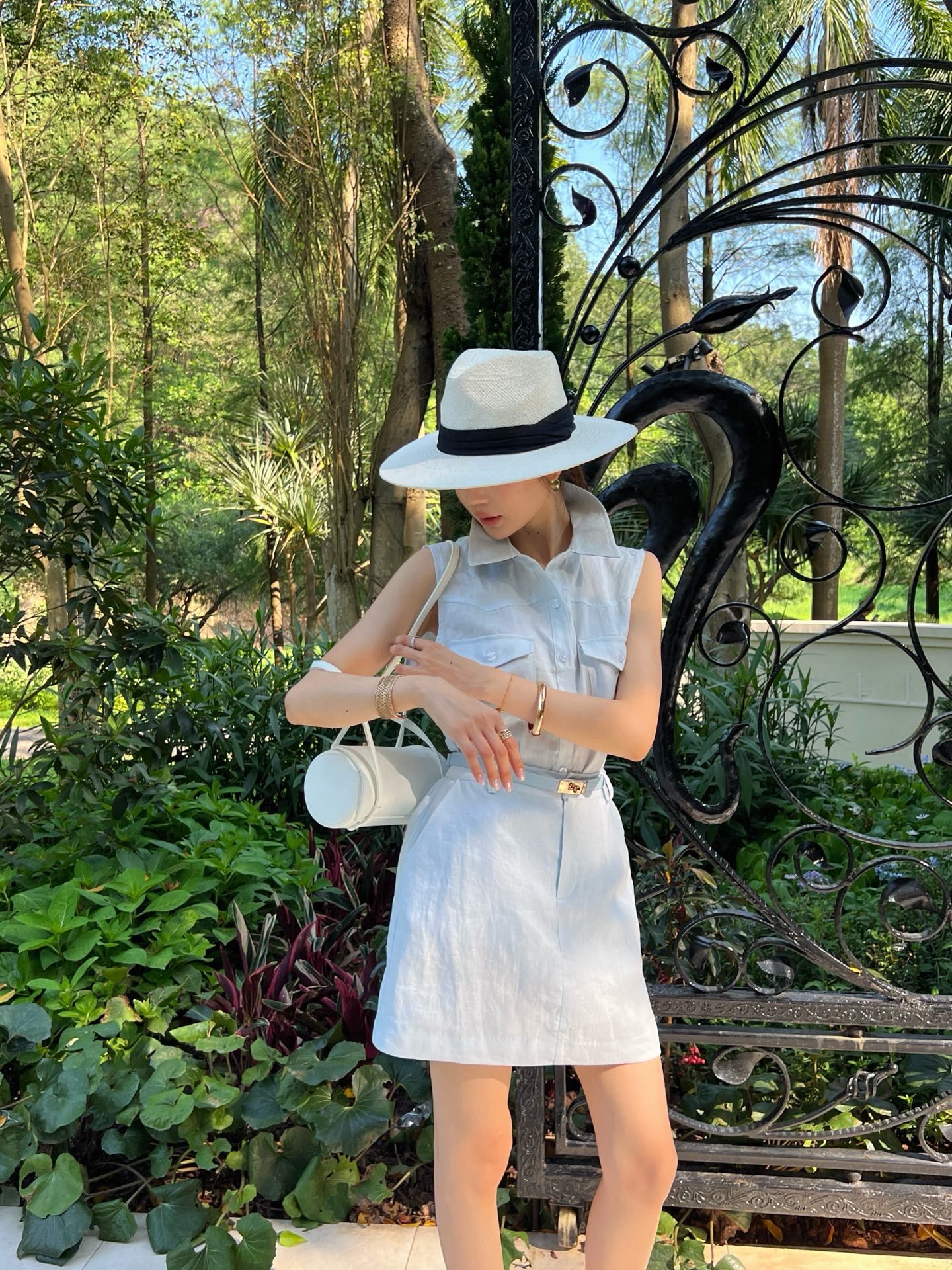 Her 26ss sleeveless linen shirt