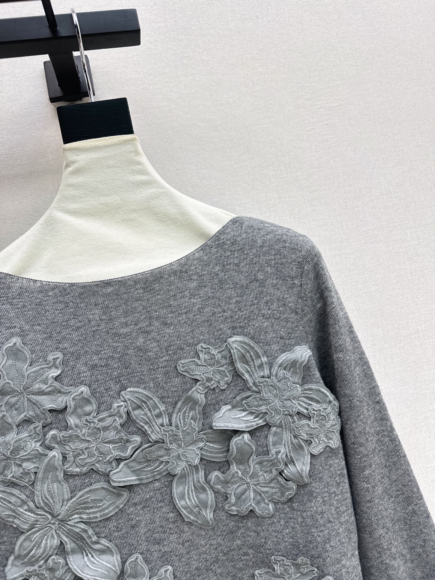 ES 26fw lace embroidery knit sweater